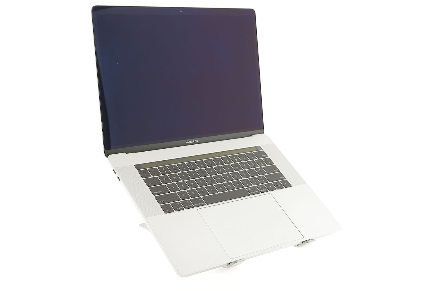 Apple MacBook Pro 15″ Touch Bar 2019, i7 2.6 GHz, 32 GB, AMD Radeon Pro 555X 512 GB Silver - Отлично