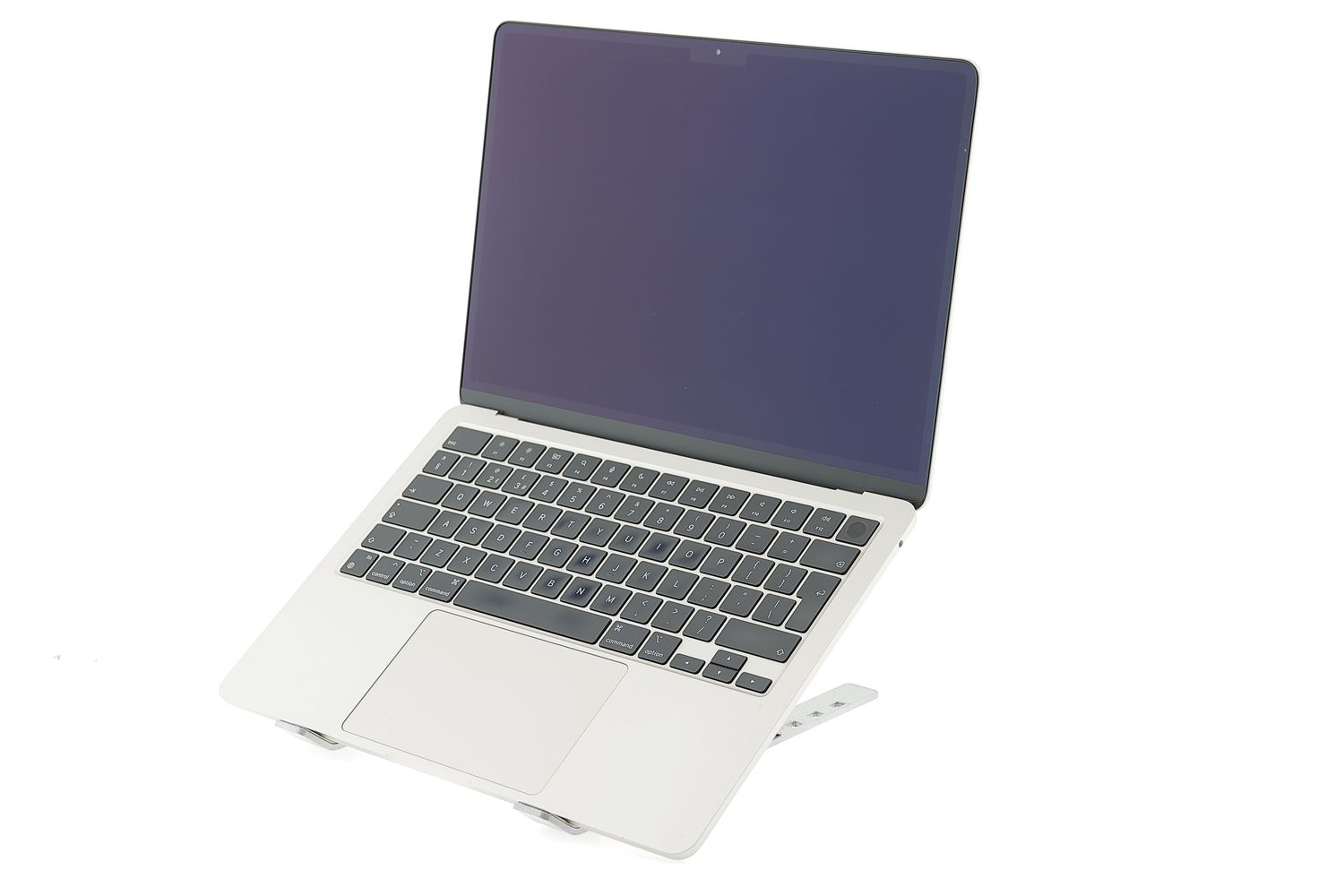 Apple MacBook Air 13″ 2022, M2 8 Cores, 8 GB, 8 core GPU 256 GB Starlight - Много добро