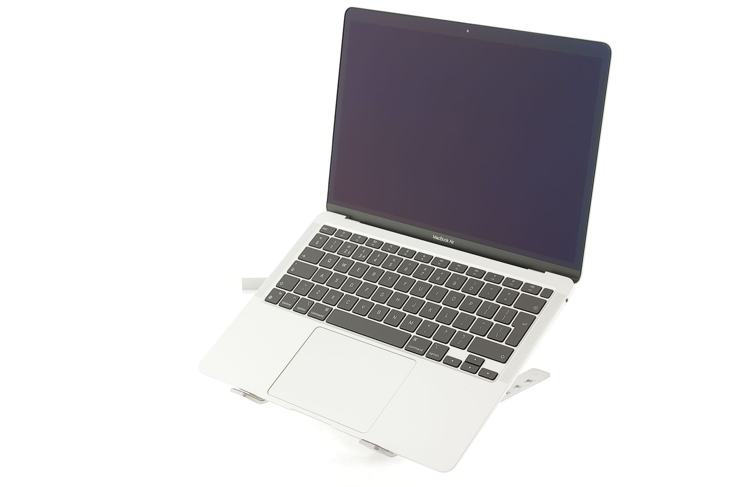 Apple MacBook Air 13″ 2020, M1 8 Cores, 8 GB, 7 core GPU 256 GB Silver - Excelent