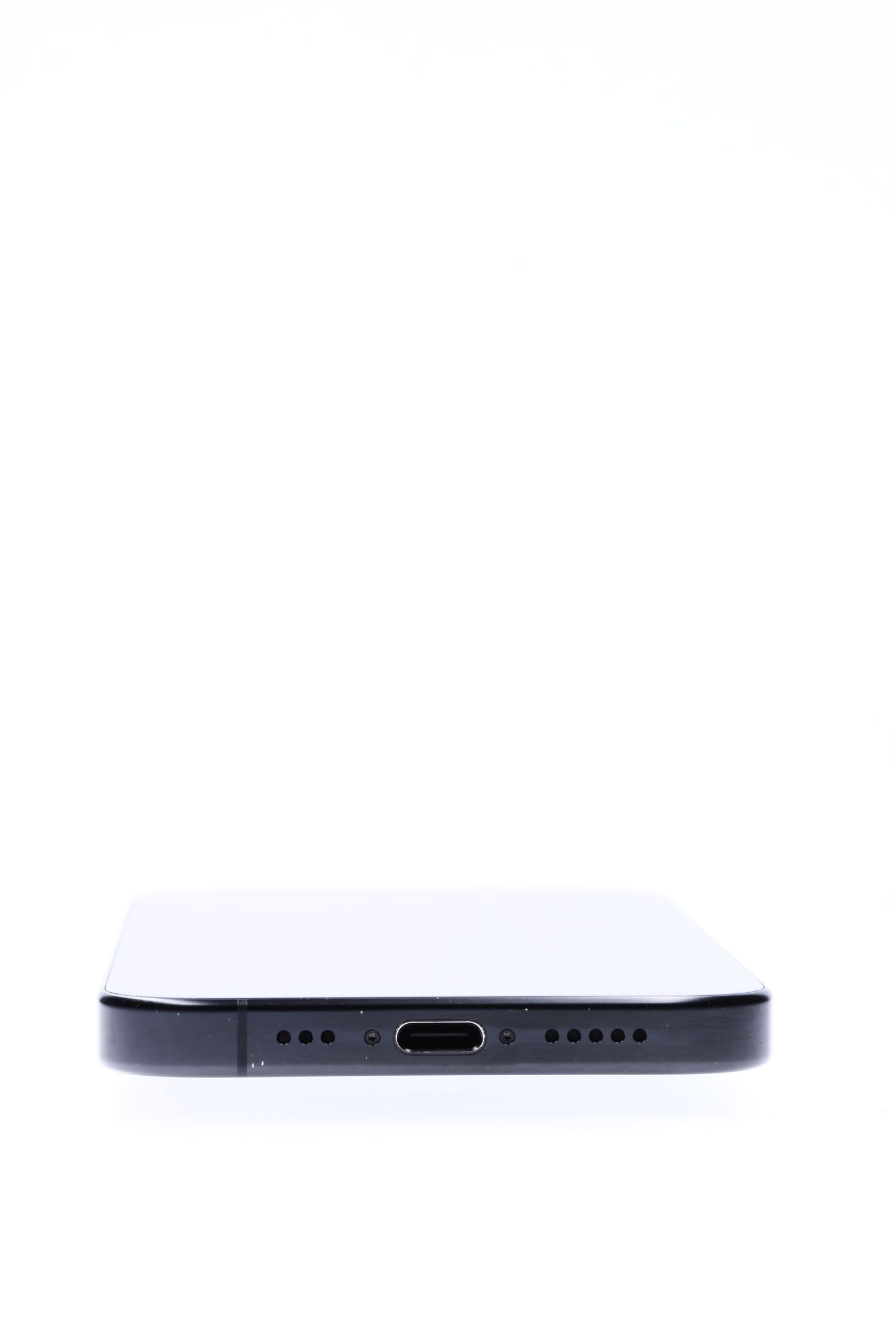Apple iPhone 16 Pro 128 GB Black Titanium - Újszerű