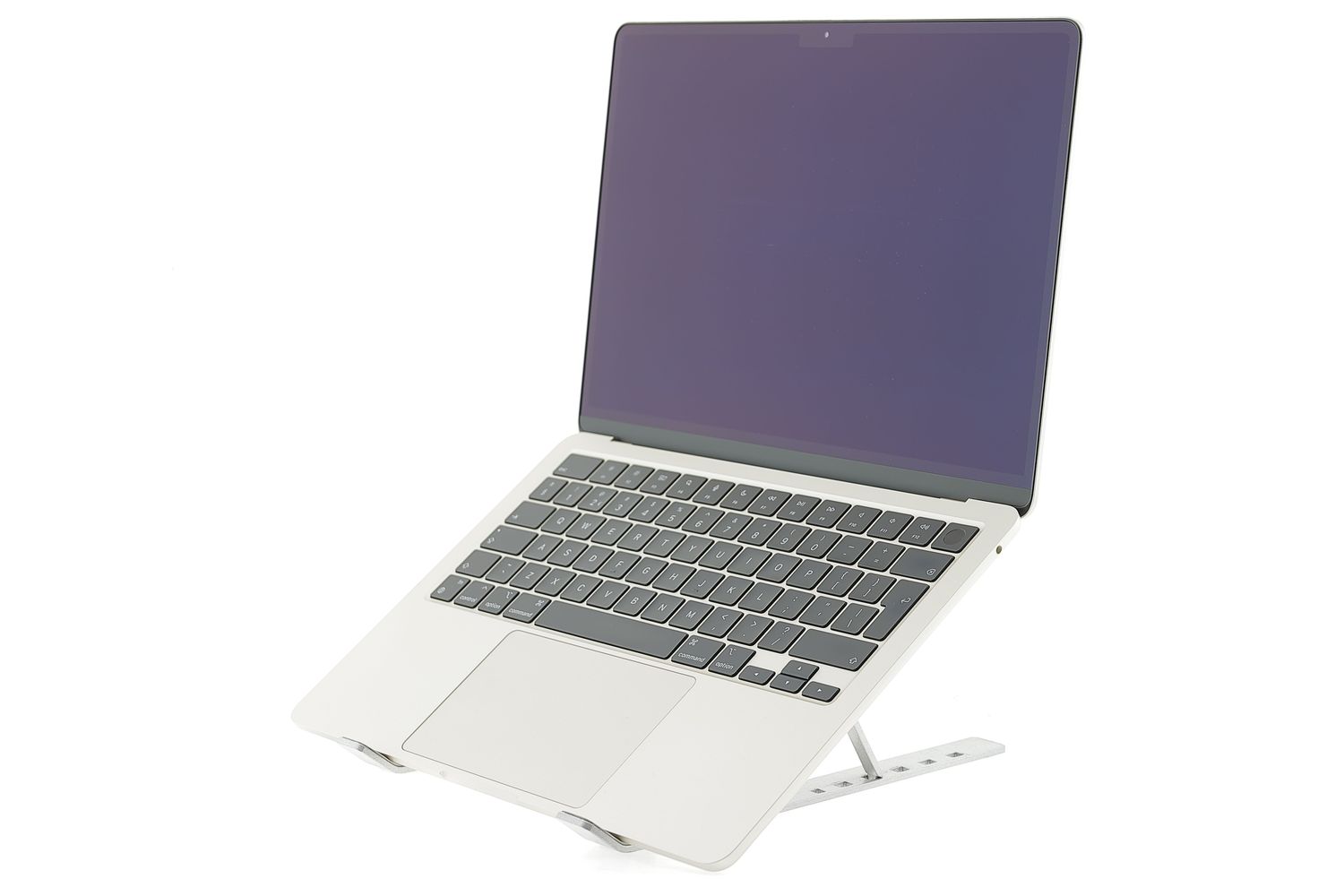 Apple MacBook Air 13″ 2022, M2 8 Cores, 16 GB, 8 core GPU 512 GB Starlight - Kiváló