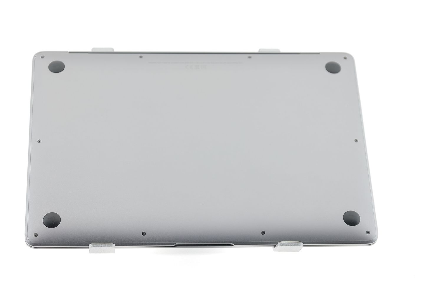 Apple MacBook Air 13″ 2020, i3 1.1 GHz, 8 GB, Intel Iris Plus 256 GB Space Gray - Много добро
