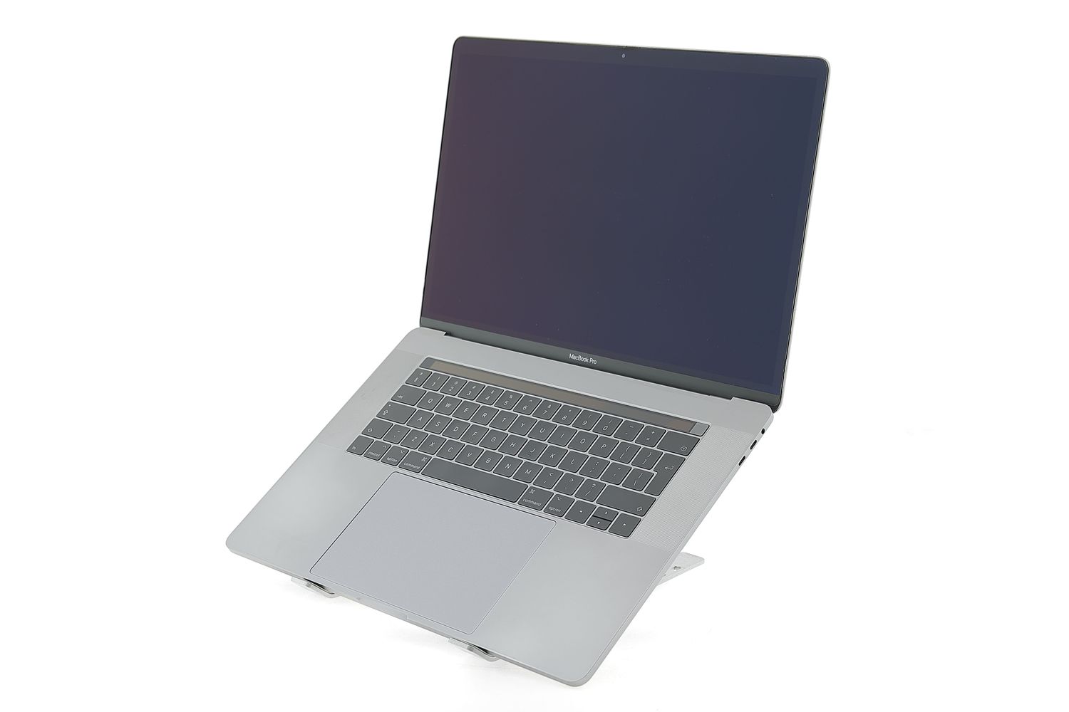 Apple MacBook Pro 15″ Touch Bar 2017, i7 2.9 GHz, 16 GB, AMD Radeon Pro 560 512 GB Space Gray - Nagyon jó