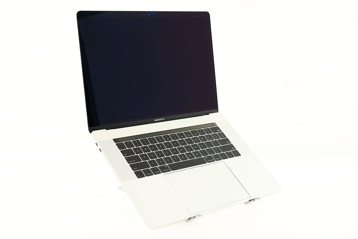 Apple MacBook Pro 15″ Touch Bar 2018, i7 2.2 GHz, 16 GB, AMD Radeon Pro 555X 256 GB Silver - Foarte bun