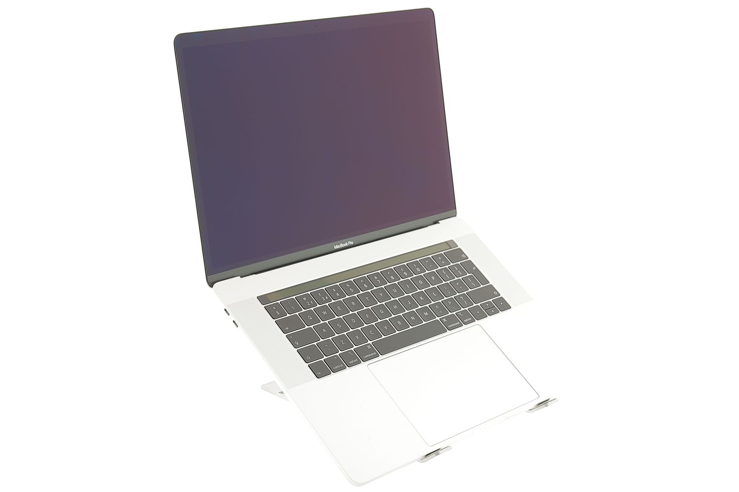 Apple MacBook Pro 15″ Touch Bar 2018, i7 2.6 GHz, 16 GB, AMD Radeon Pro 560X 512 GB Silver - Много добро