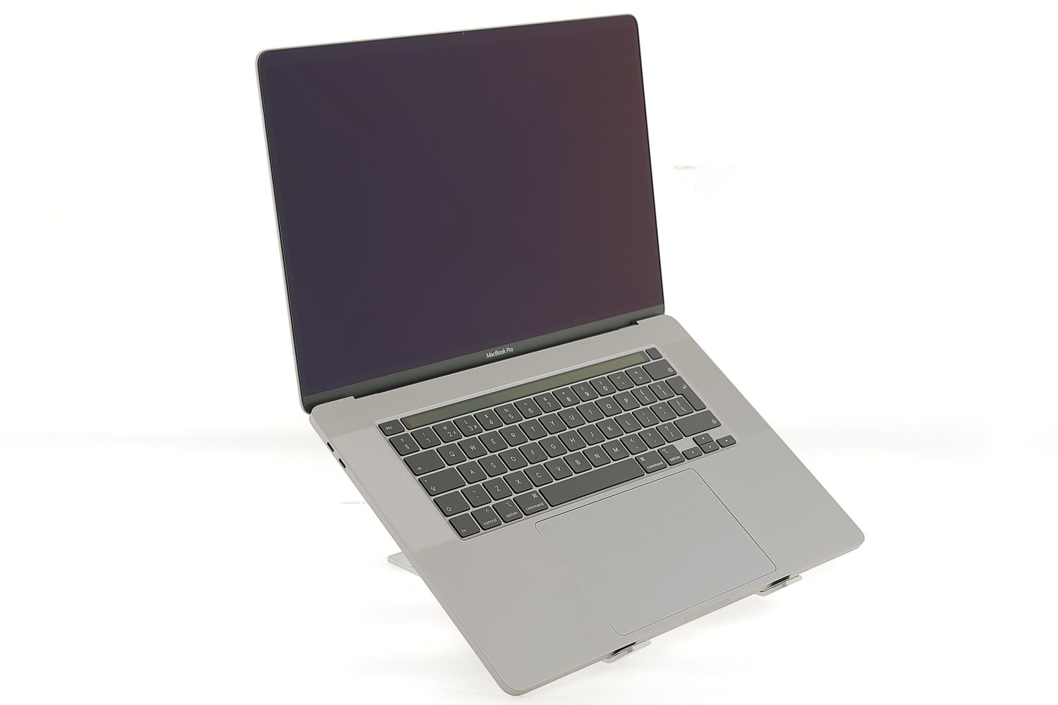 Apple MacBook Pro 16″ Touch Bar 2019, i7 2.6 GHz, 16 GB, AMD Radeon Pro 5300M 512 GB Space Gray - Excelent