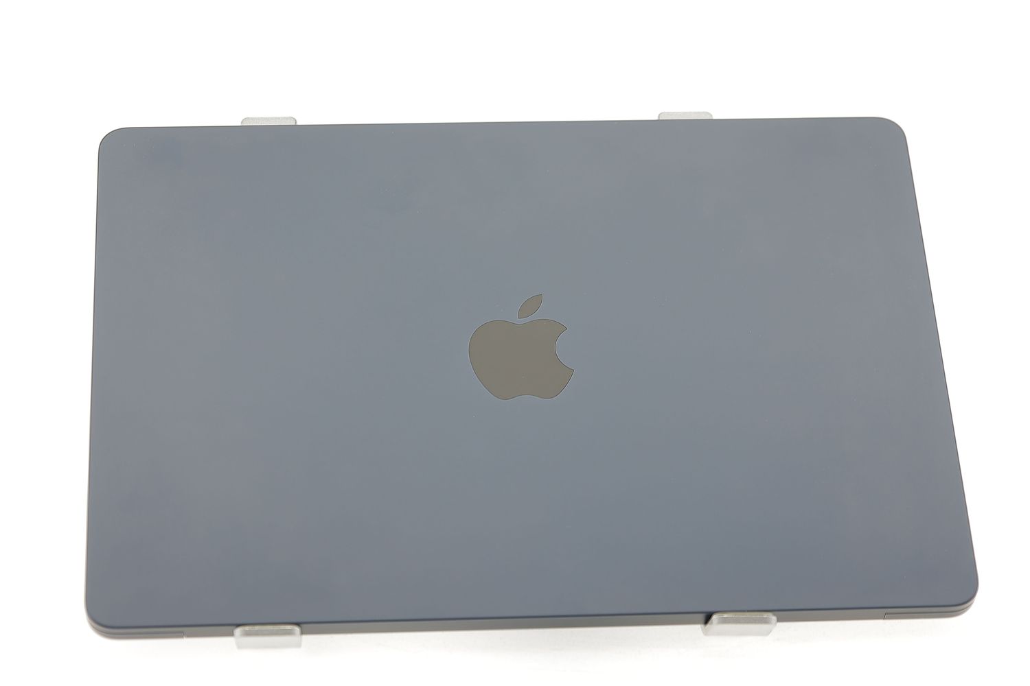 Apple MacBook Air 13″ 2024, M3 8 Cores, 16 GB, 8 core GPU 256 GB Midnight - Újszerű