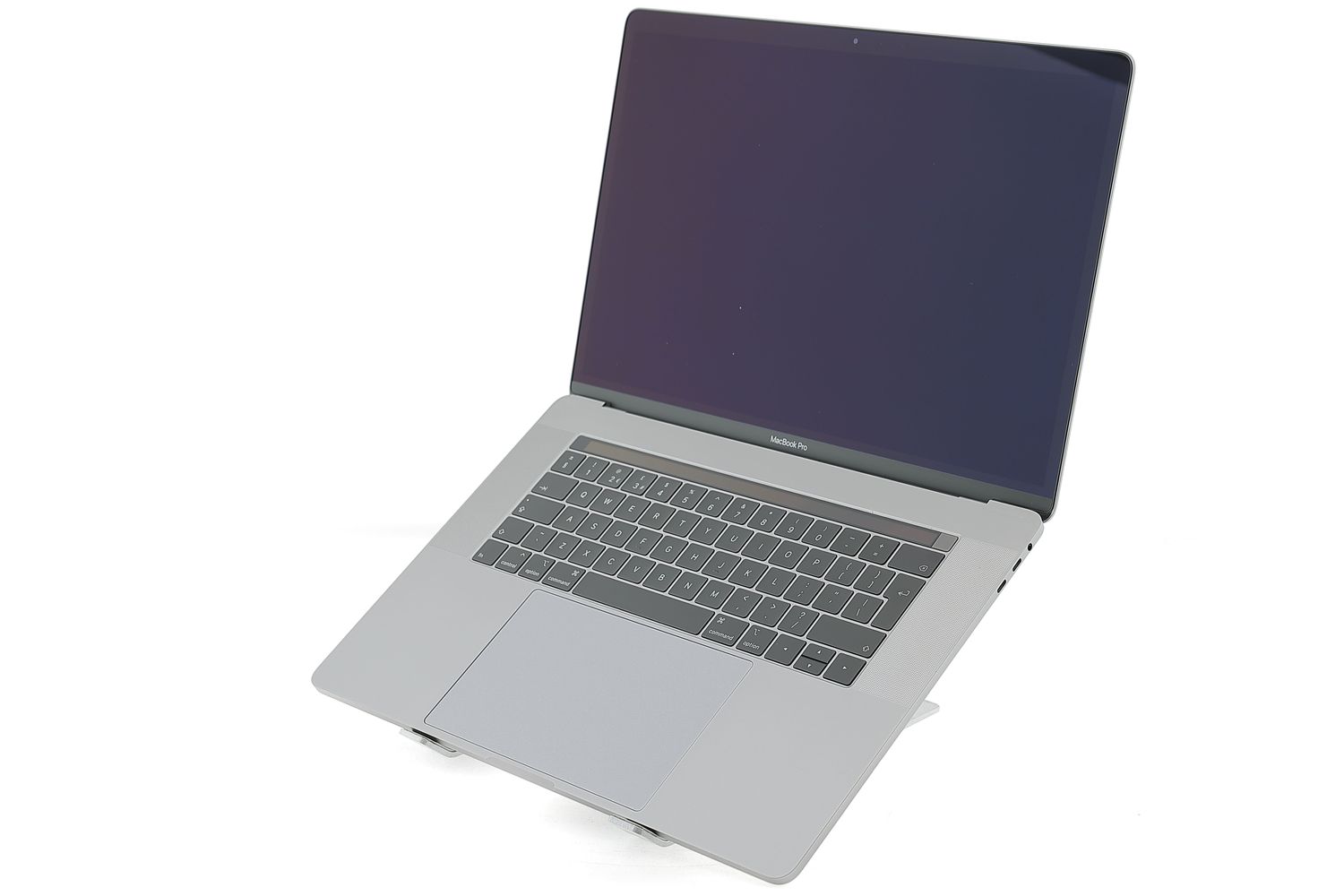 Apple MacBook Pro 15″ Touch Bar 2018, i7 2.6 GHz, 16 GB, AMD Radeon Pro 555X 512 GB Space Gray - Отлично