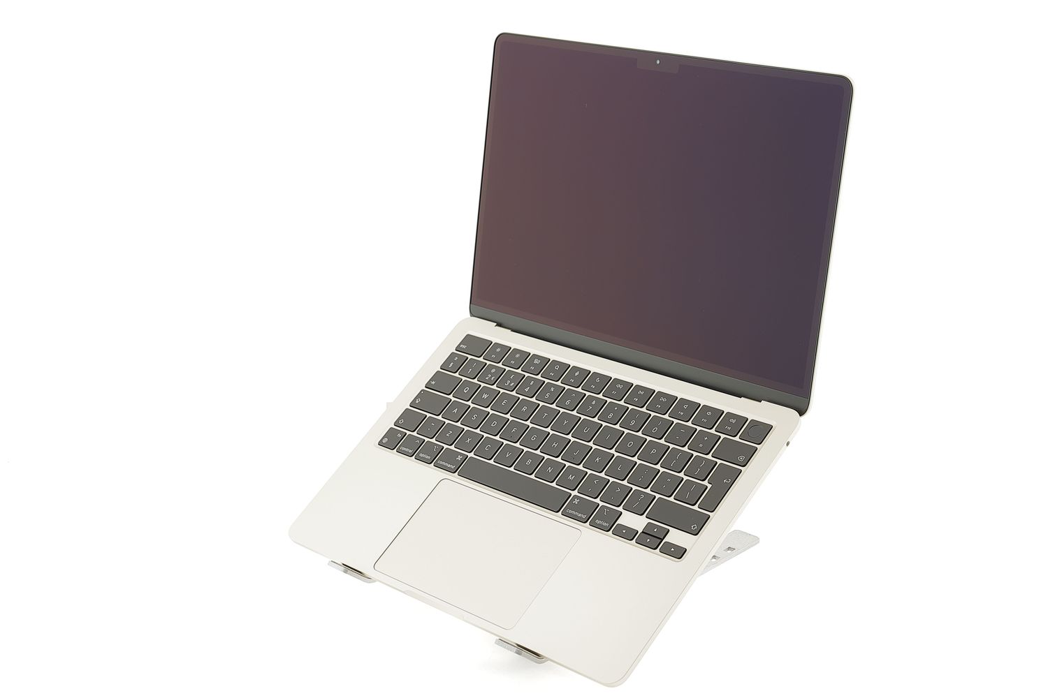 Apple MacBook Air 13″ 2022, M2 8 Cores, 16 GB, 8 core GPU 256 GB Starlight - Újszerű