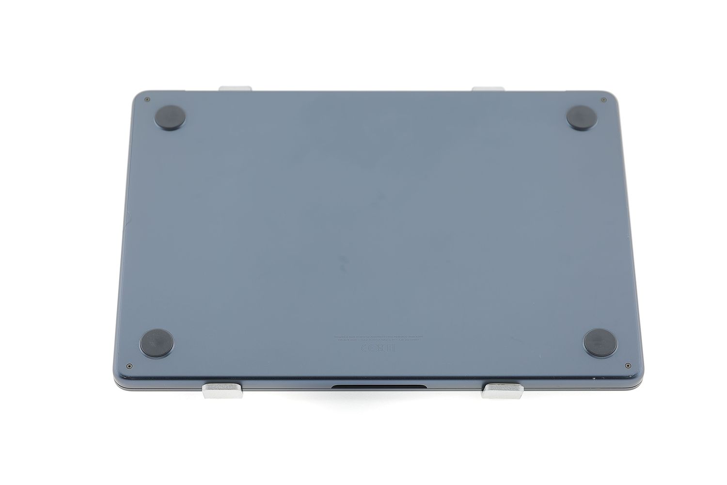 Apple MacBook Air 13″ 2022, M2 8 Cores, 8 GB, 8 core GPU 256 GB Midnight - Отлично