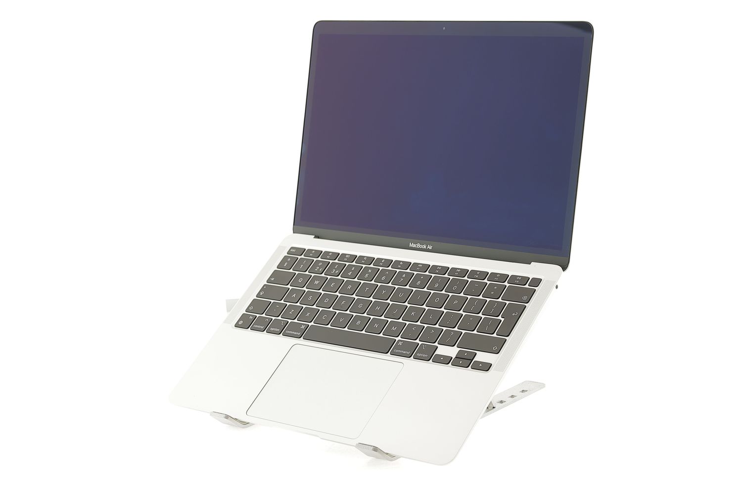 Apple MacBook Air 13″ 2020, M1 8 Cores, 8 GB, 8 core GPU 512 GB Silver - Kiváló
