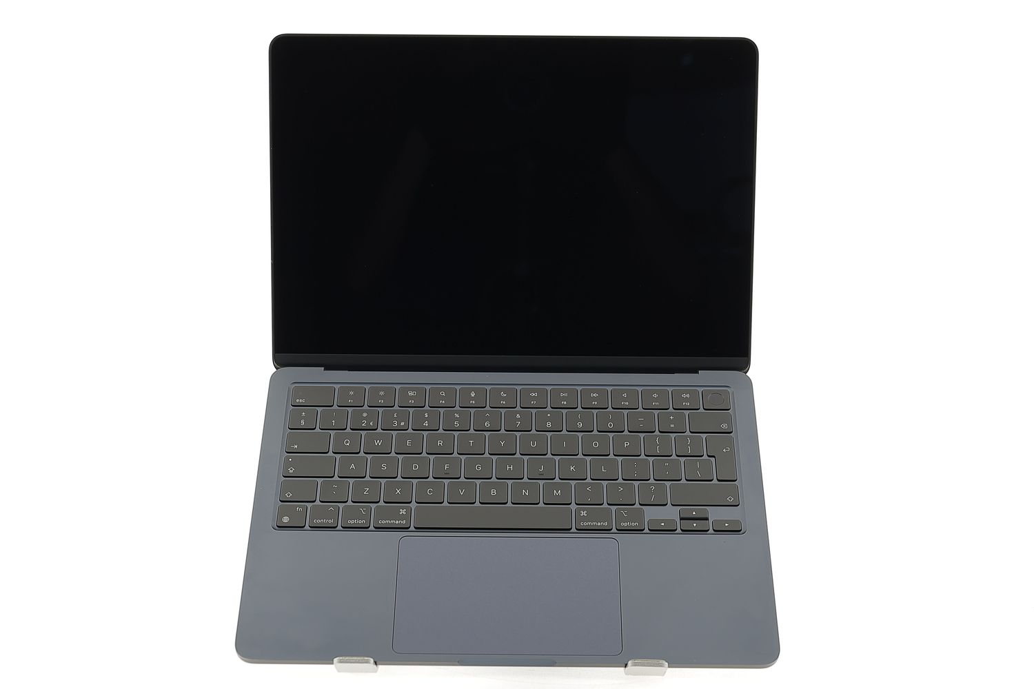 Apple MacBook Air 13″ 2022, M2 8 Cores, 8 GB, 8 core GPU 256 GB Midnight - Отлично