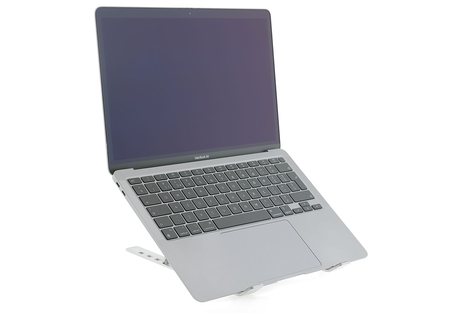 Apple MacBook Air 13″ 2020, i3 1.1 GHz, 8 GB, Intel Iris Plus 256 GB Space Gray - Excelent