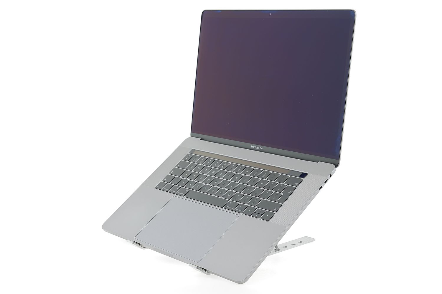 Apple MacBook Pro 15″ Touch Bar 2019, i7 2.6 GHz, 16 GB, AMD Radeon Pro 555X 512 GB Space Gray - Като нов