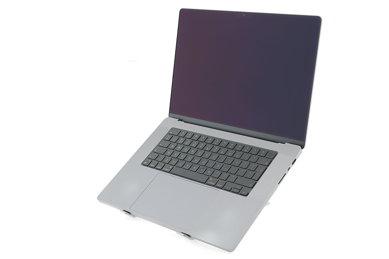 Apple MacBook Pro 16″ 2021, M1 Pro 10 Cores, 16 GB, 16 core GPU 1 TB Space Gray - Много добро