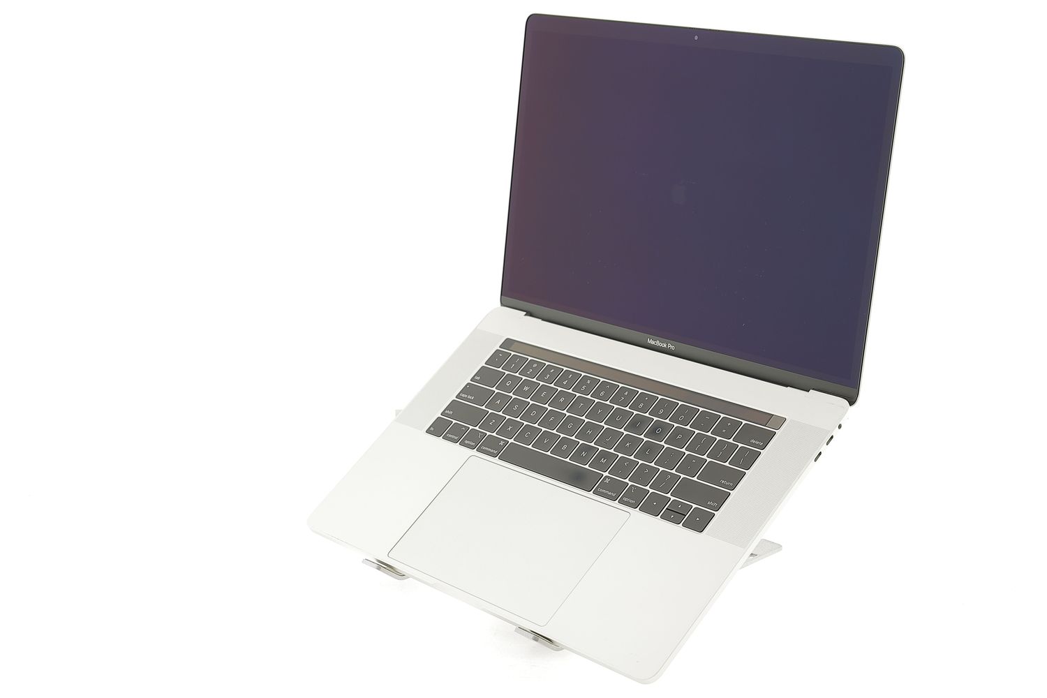 Apple MacBook Pro 15″ Touch Bar 2019, i9 2.4 GHz, 32 GB, AMD Radeon Pro 560x 1 TB Silver - Excelent