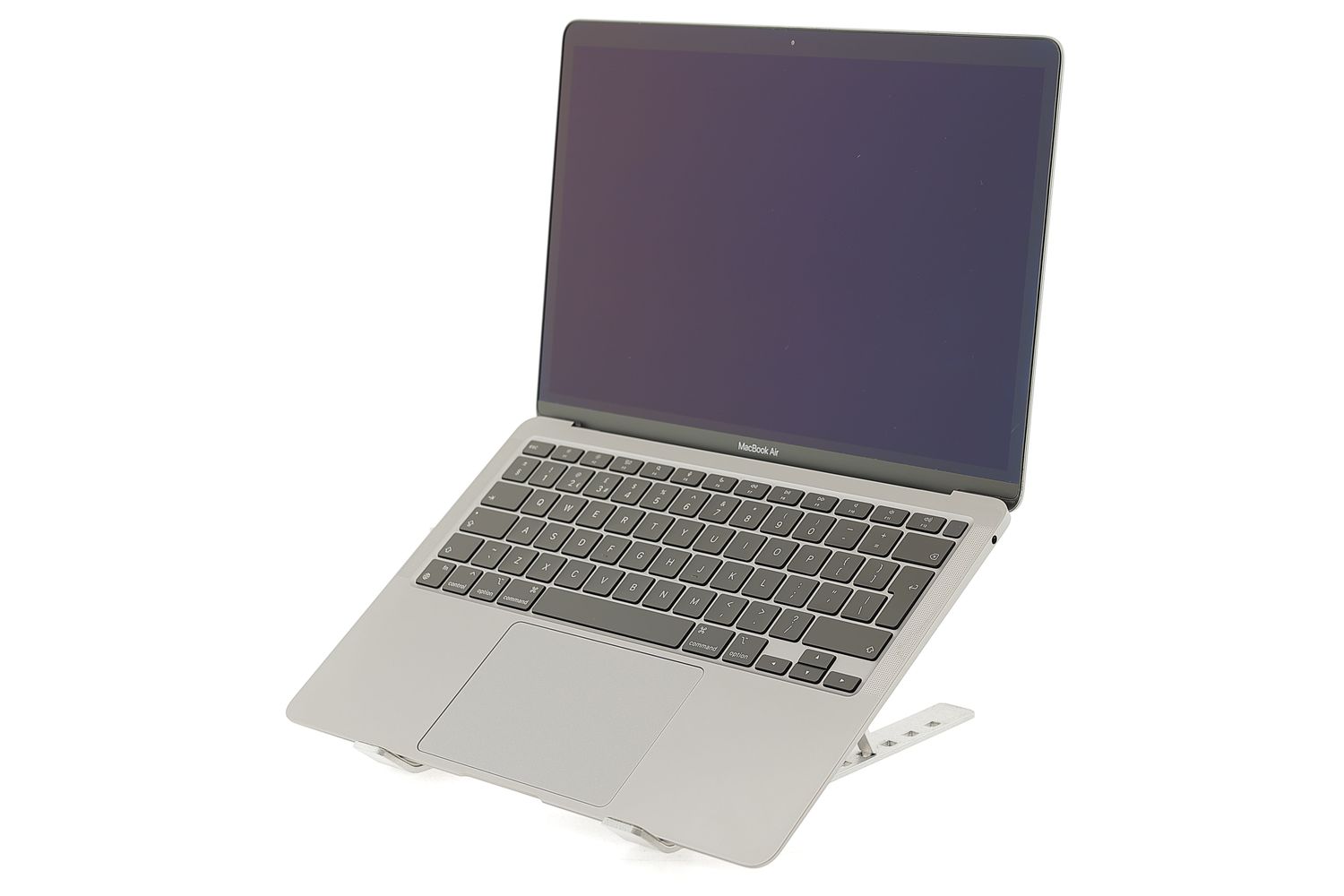 Apple MacBook Air 13″ 2020, i3 1.1 GHz, 8 GB, Intel Iris Plus 256 GB Space Gray - Като нов
