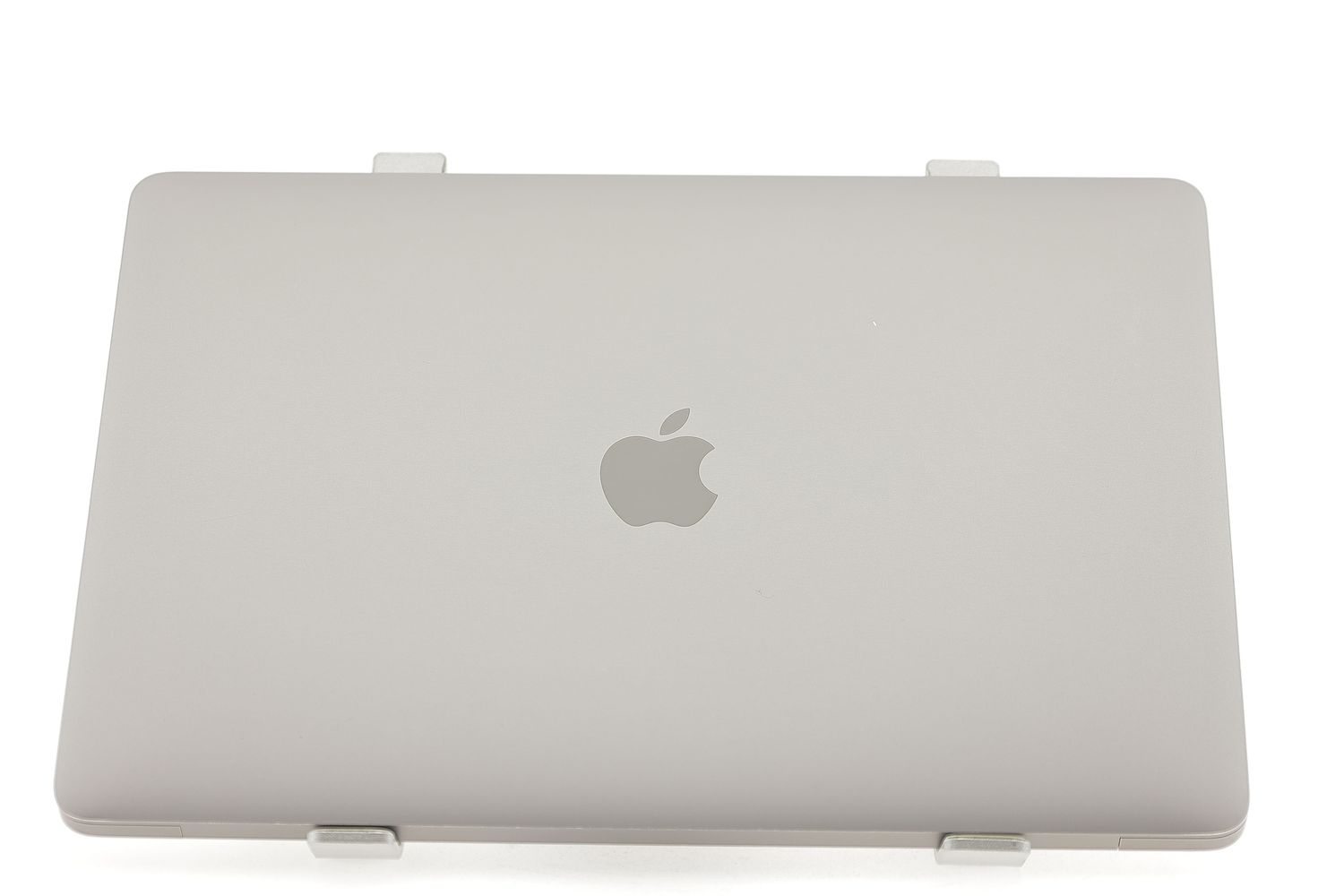 Apple MacBook Air 13″ 2020, M1 8 Cores, 8 GB, 7 core GPU 256 GB Space Gray - Много добро
