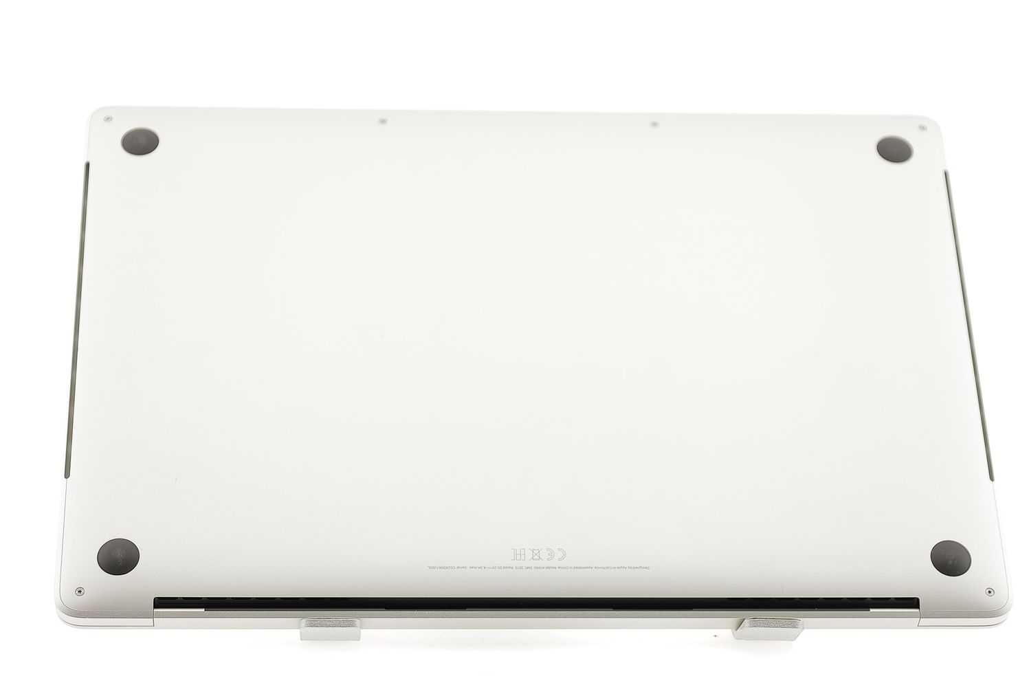 Apple MacBook Pro 15″ Touch Bar 2018, i7 2.2 GHz, 16 GB, AMD Radeon Pro 555X 256 GB Silver - Ca nou