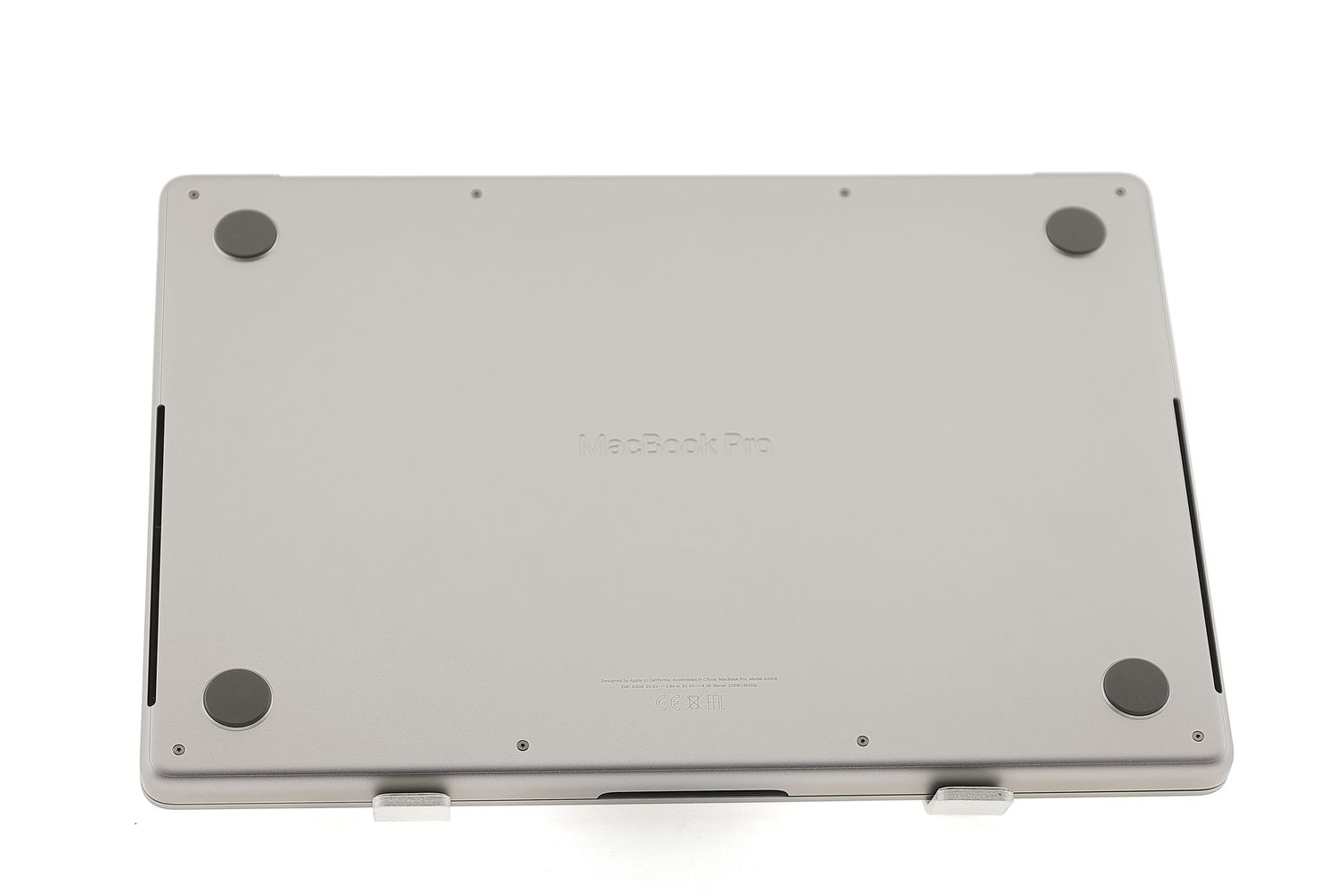 Apple MacBook Pro 14″ 2023, M3 8 Cores, 8 GB, 10 core GPU 512 GB Space Gray - Ca nou