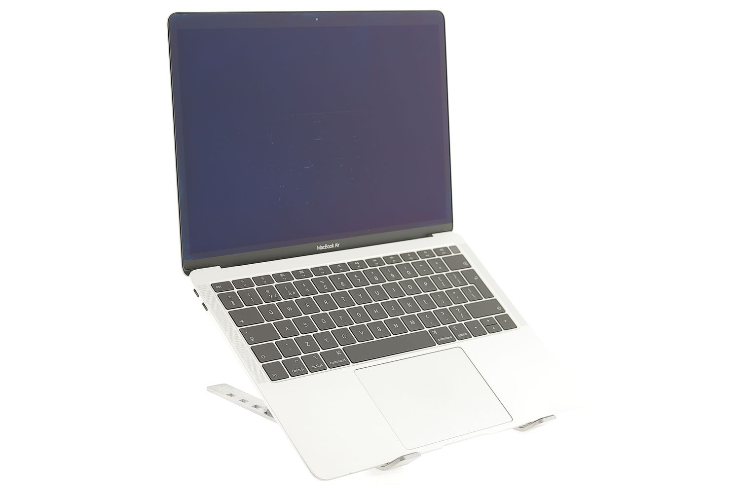 Apple MacBook Air 13″ 2019, i5 1.6 GHz, 8 GB, Intel UHD Graphics 617 128 GB Silver - Excelent