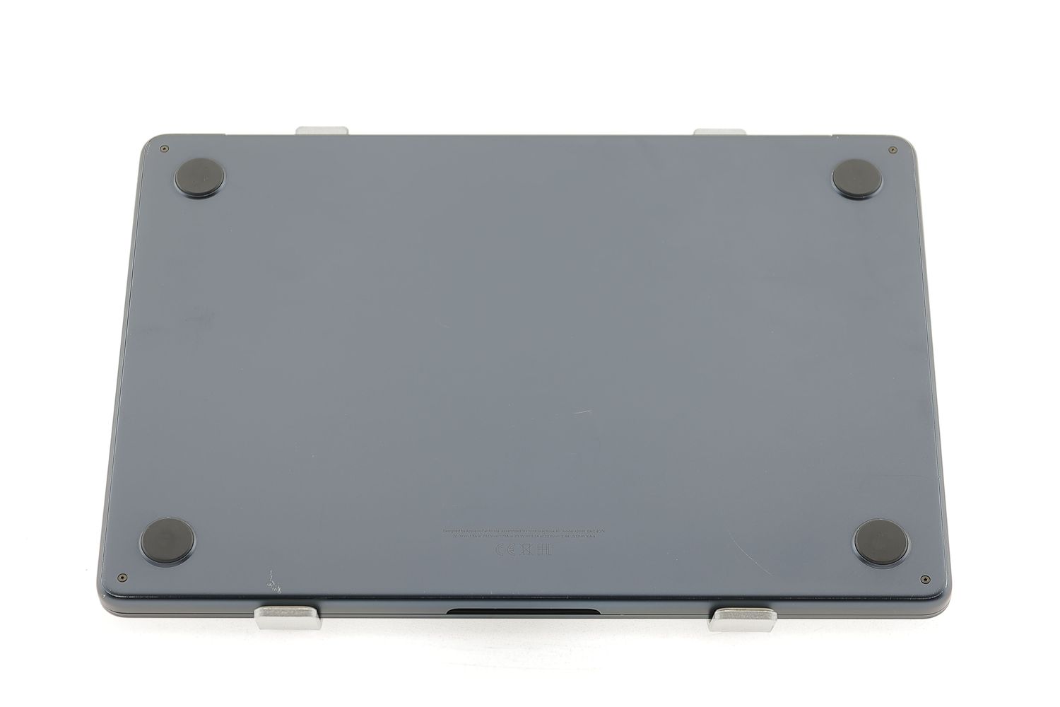 Apple MacBook Air 13″ 2022, M2 8 Cores, 8 GB, 8 core GPU 256 GB Midnight - Отлично