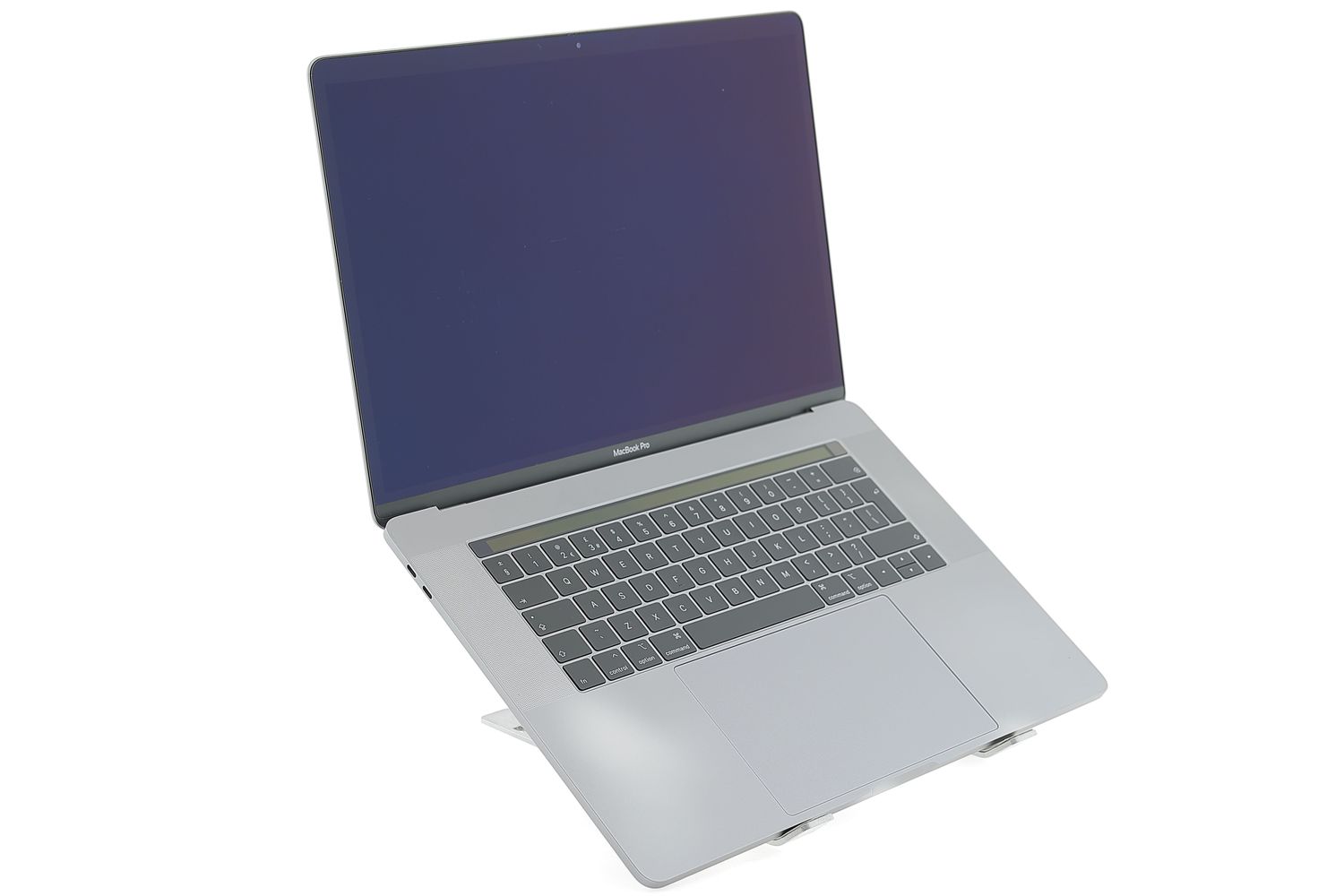 Apple MacBook Pro 15″ Touch Bar 2019, i7 2.6 GHz, 16 GB, AMD Radeon Pro 555X 256 GB Space Gray - Excelent