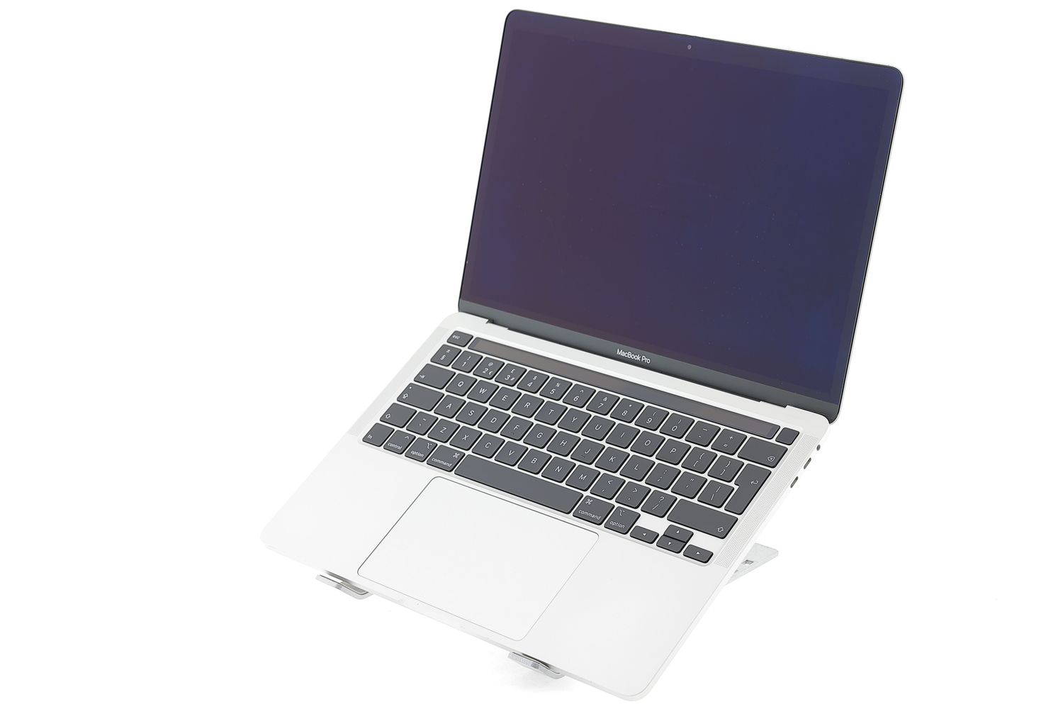 Apple MacBook Pro 13″ Touch Bar 2020, i7 2.3 GHz, 16 GB, Intel Iris Plus Graphics 512 GB Silver - Много добро