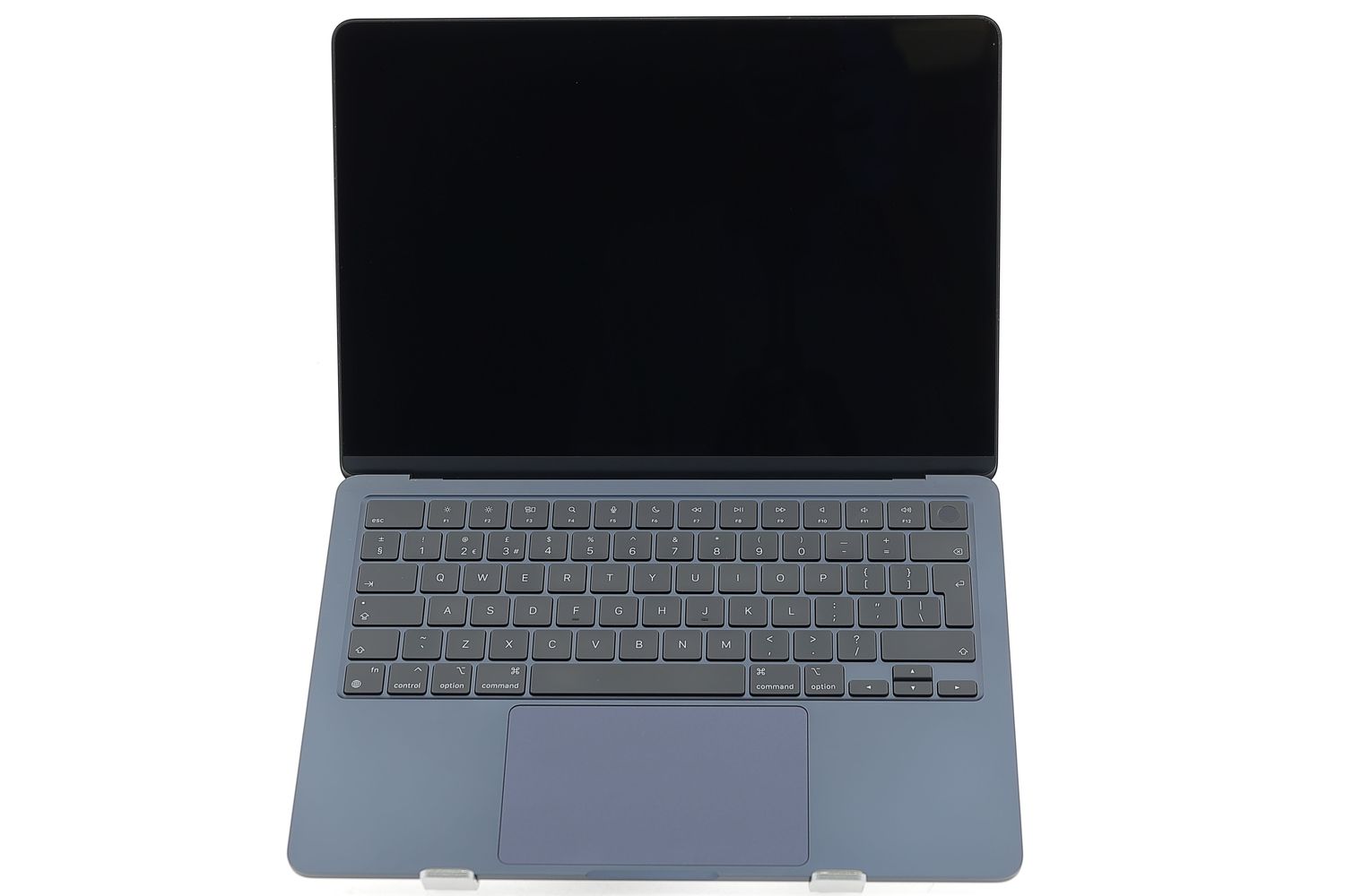 Apple MacBook Air 13″ 2022, M2 8 Cores, 8 GB, 8 core GPU 256 GB Midnight - Отлично