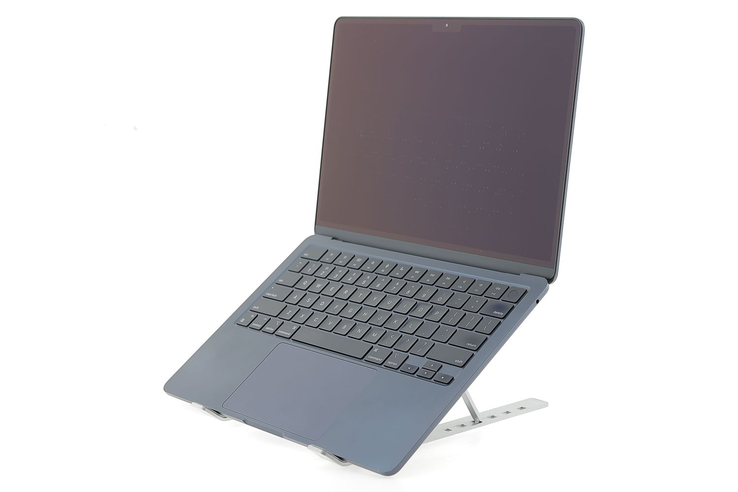 Apple MacBook Air 13″ 2022, M2 8 Cores, 24 GB, 10 core GPU 1 TB Midnight - Foarte bun