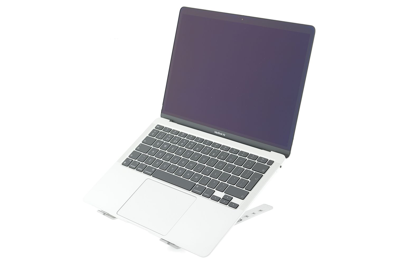 Apple MacBook Air 13″ 2020, i3 1.1 GHz, 8 GB, Intel Iris Plus 256 GB Silver - Kiváló