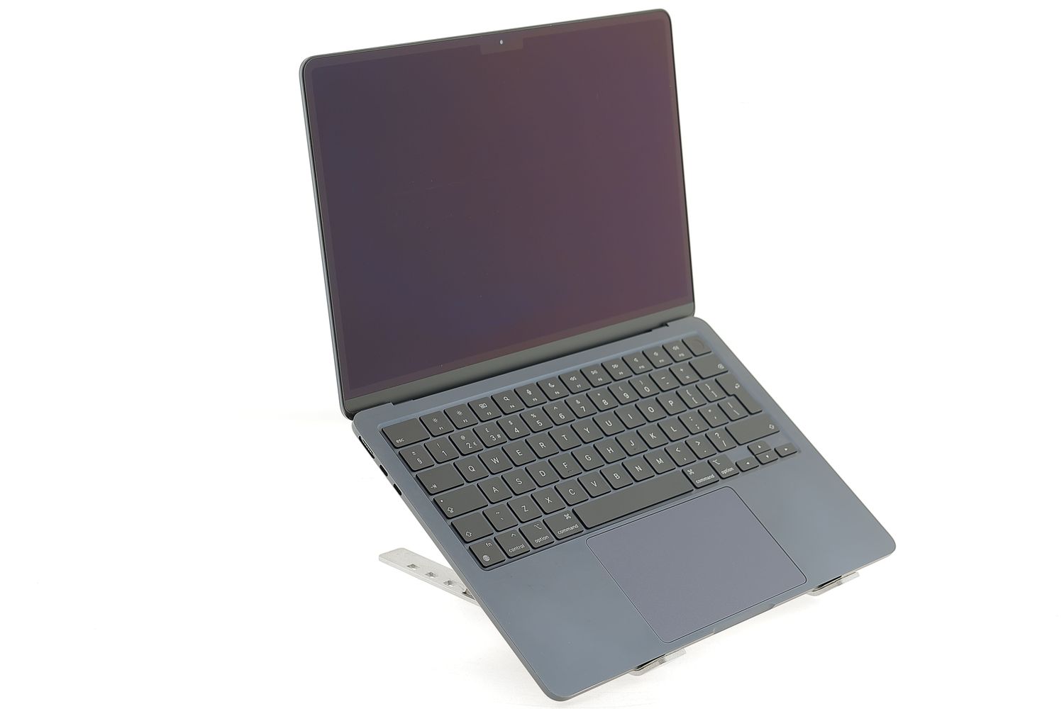 Apple MacBook Air 13″ 2022, M2 8 Cores, 8 GB, 8 core GPU 256 GB Midnight - Újszerű
