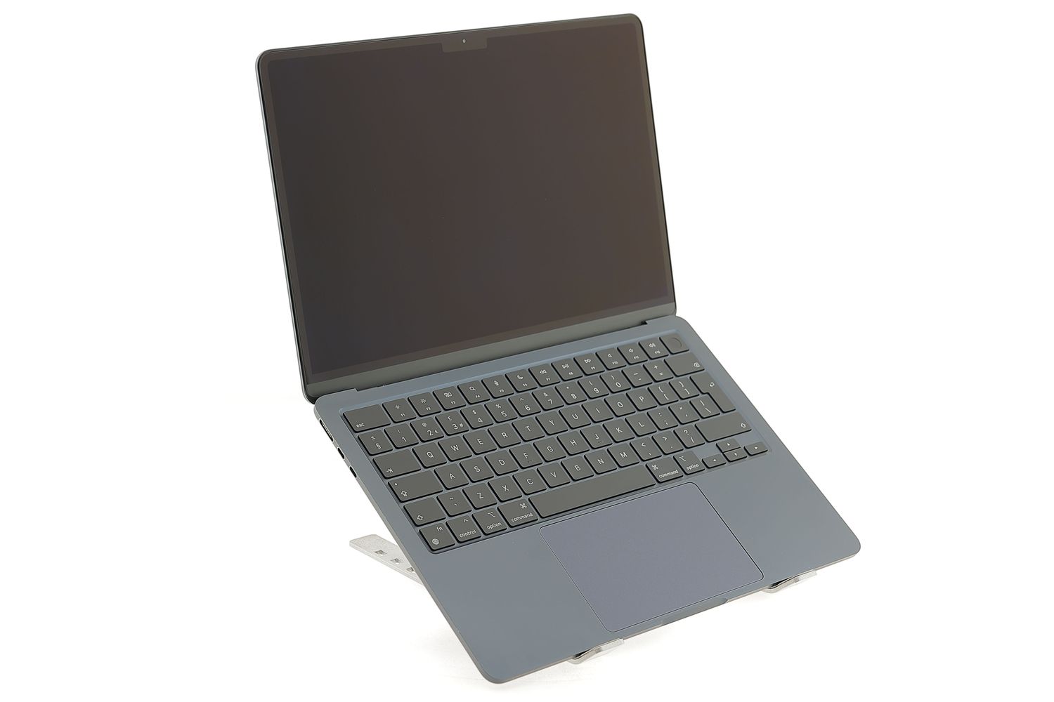 Apple MacBook Air 13″ 2022, M2 8 Cores, 8 GB, 8 core GPU 256 GB Midnight - Отлично