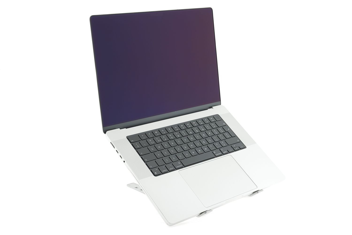Apple MacBook Pro 16″ 2021, M1 Pro 10 Cores, 16 GB, 16 core GPU 512 GB Silver - Много добро