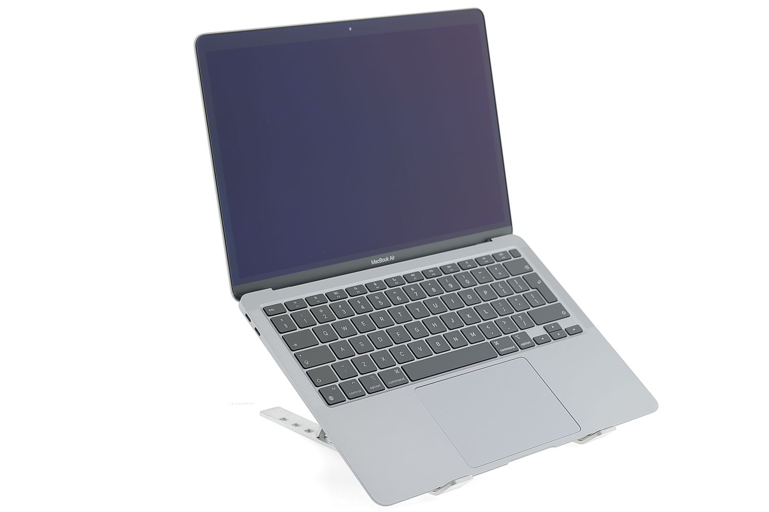 Apple MacBook Air 13″ 2020, M1 8 Cores, 8 GB, 7 core GPU 256 GB Space Gray - Kiváló