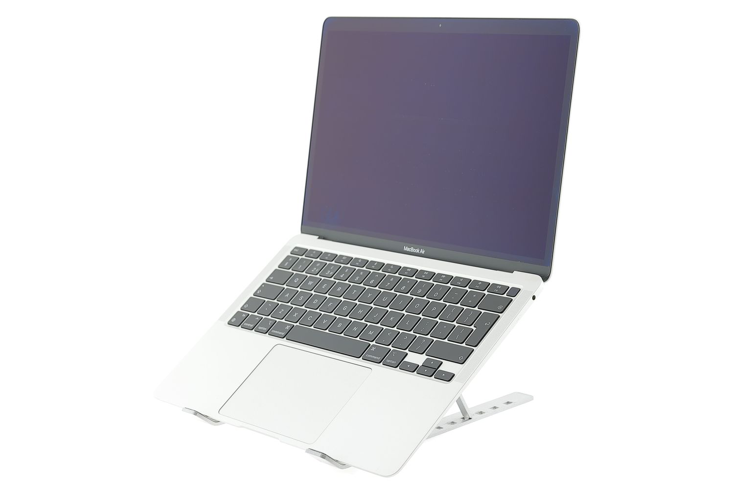 Apple MacBook Air 13″ 2020, i3 1.1 GHz, 8 GB, Intel Iris Plus 256 GB Silver - Kiváló