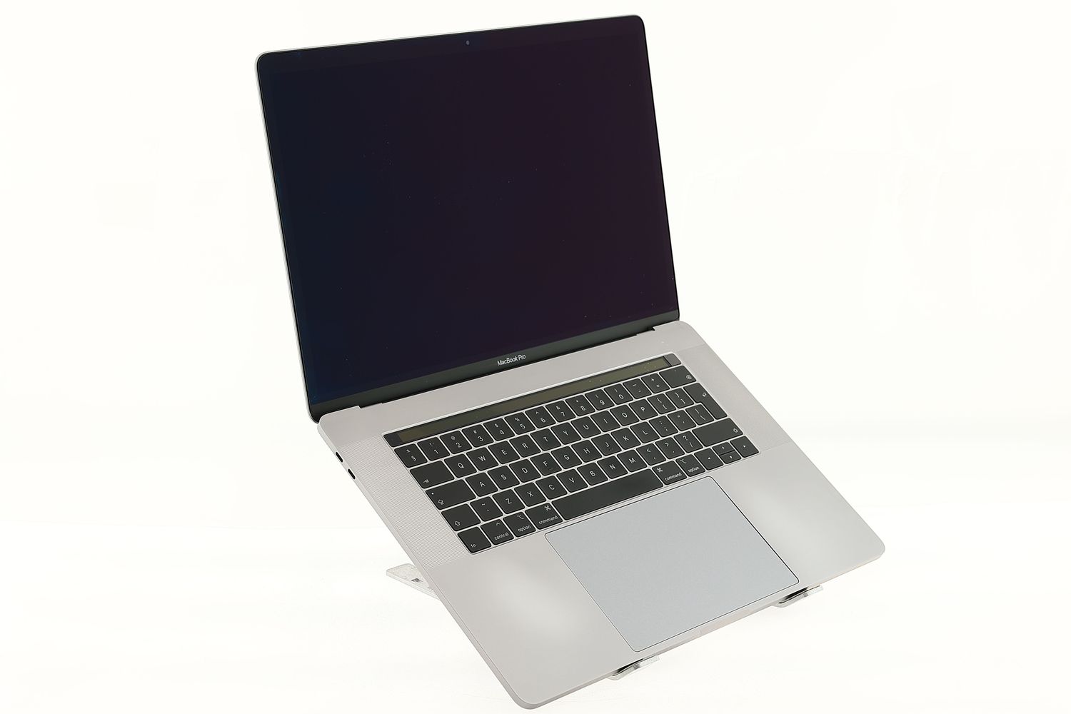Apple MacBook Pro 15″ Touch Bar 2018, i7 2.2 GHz, 16 GB, AMD Radeon Pro 555X 512 GB Space Gray - Foarte bun