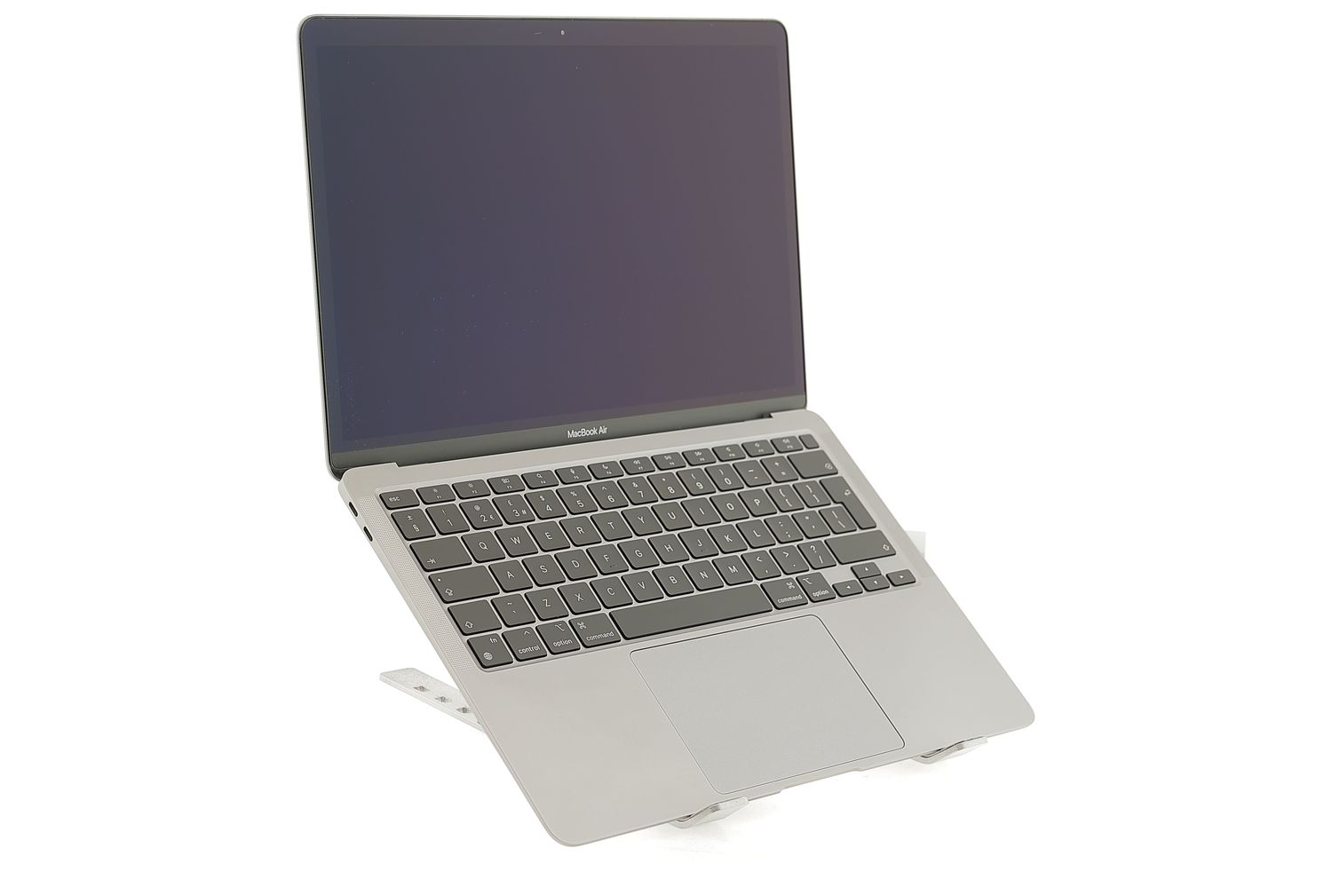 Apple MacBook Air 13″ 2020, i5 1.1 GHz, 8 GB, Intel Iris Plus 256 GB Space Gray - Като нов