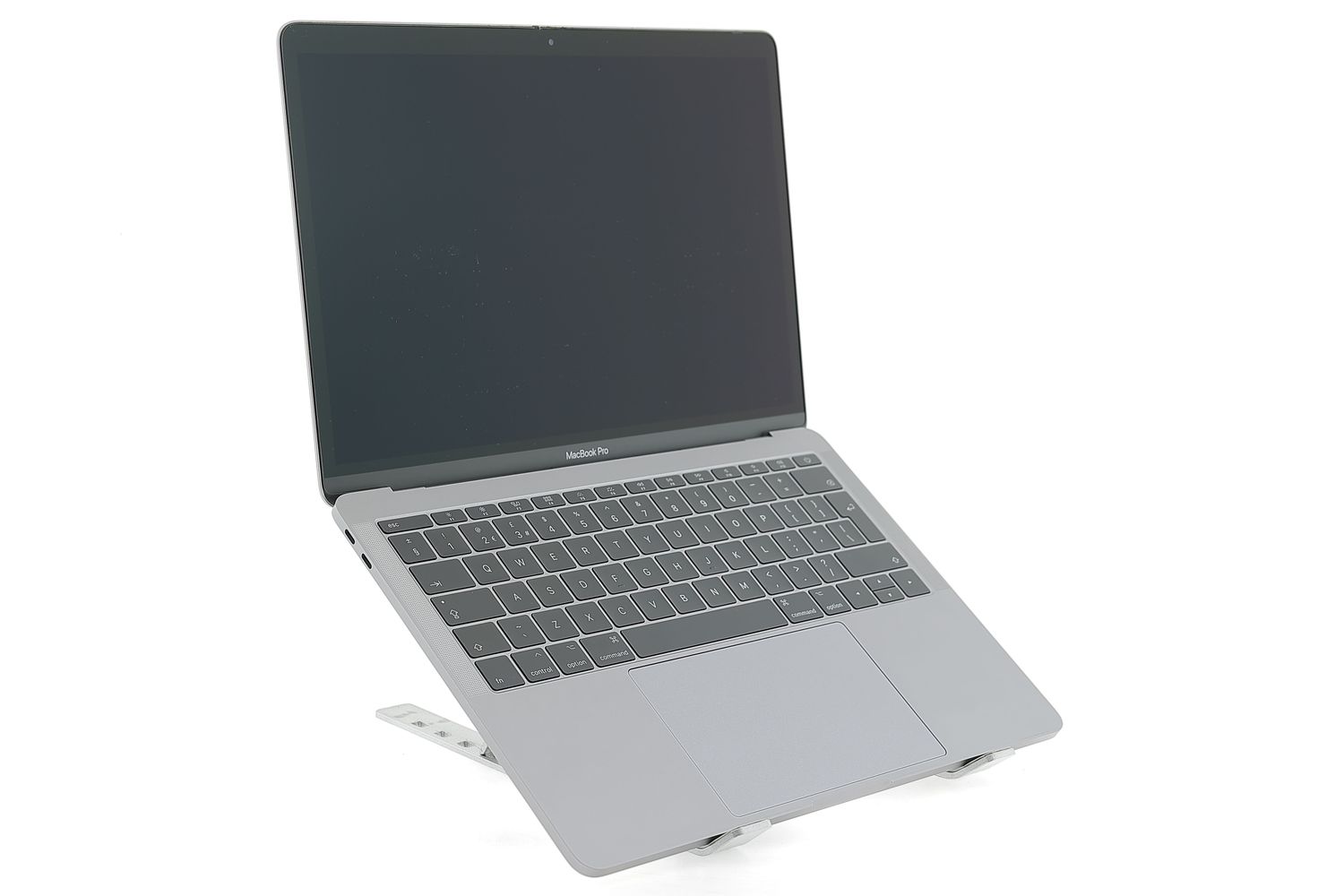 Apple MacBook Pro 13″ 2017, i5 2.3 GHz, 8 GB, Intel Iris Plus Graphics 640 256 GB Space Gray - Много добро