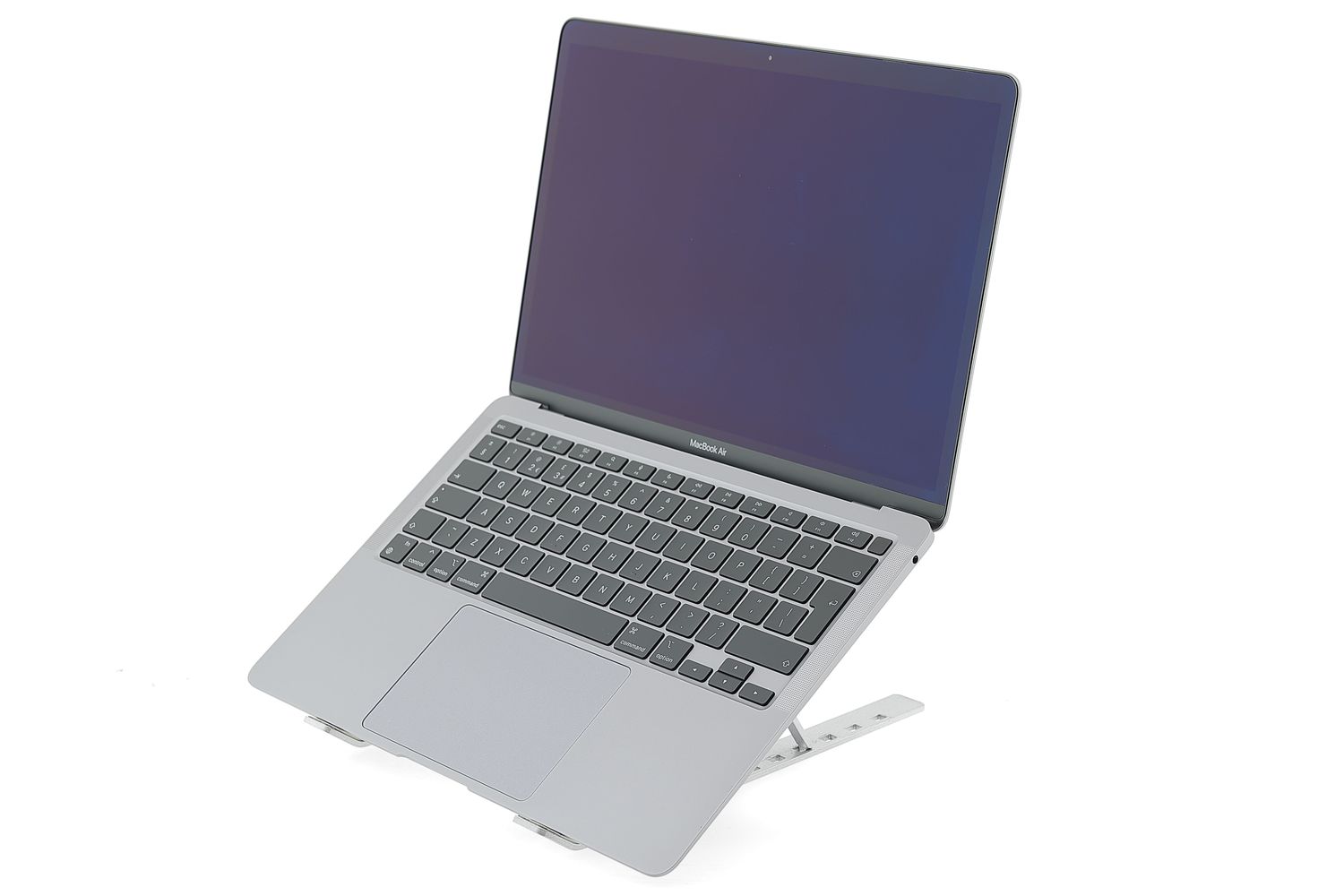 Apple MacBook Air 13″ 2020, i3 1.1 GHz, 8 GB, Intel Iris Plus 256 GB Space Gray - Foarte bun
