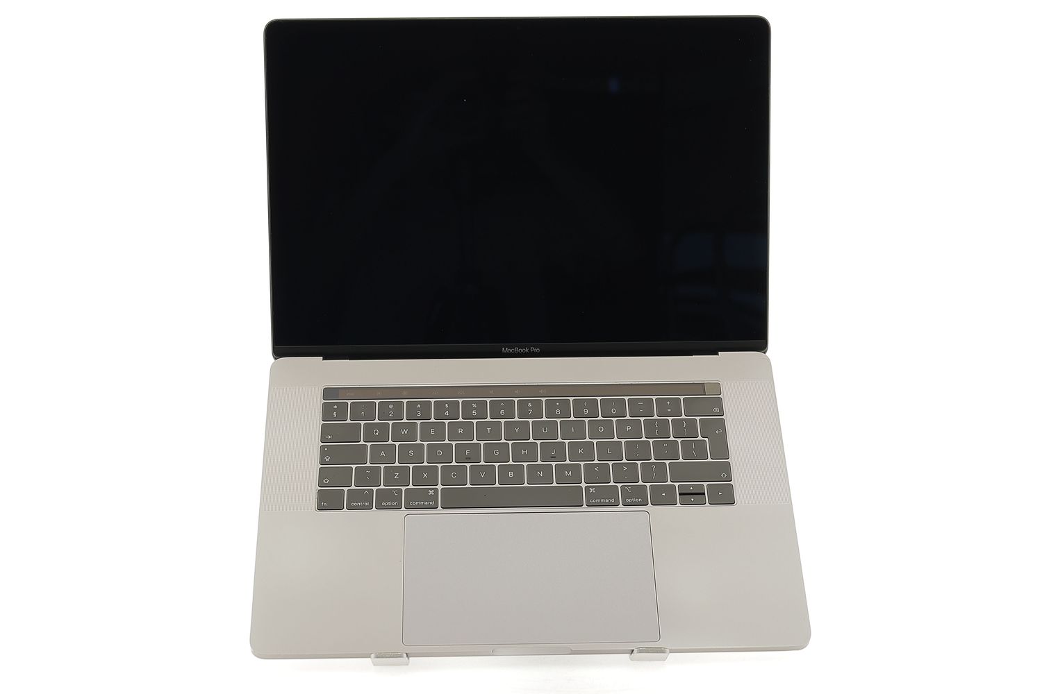 Apple MacBook Pro 15″ Touch Bar 2018, i7 2.2 GHz, 16 GB, AMD Radeon Pro 555X 256 GB Space Gray - Kiváló