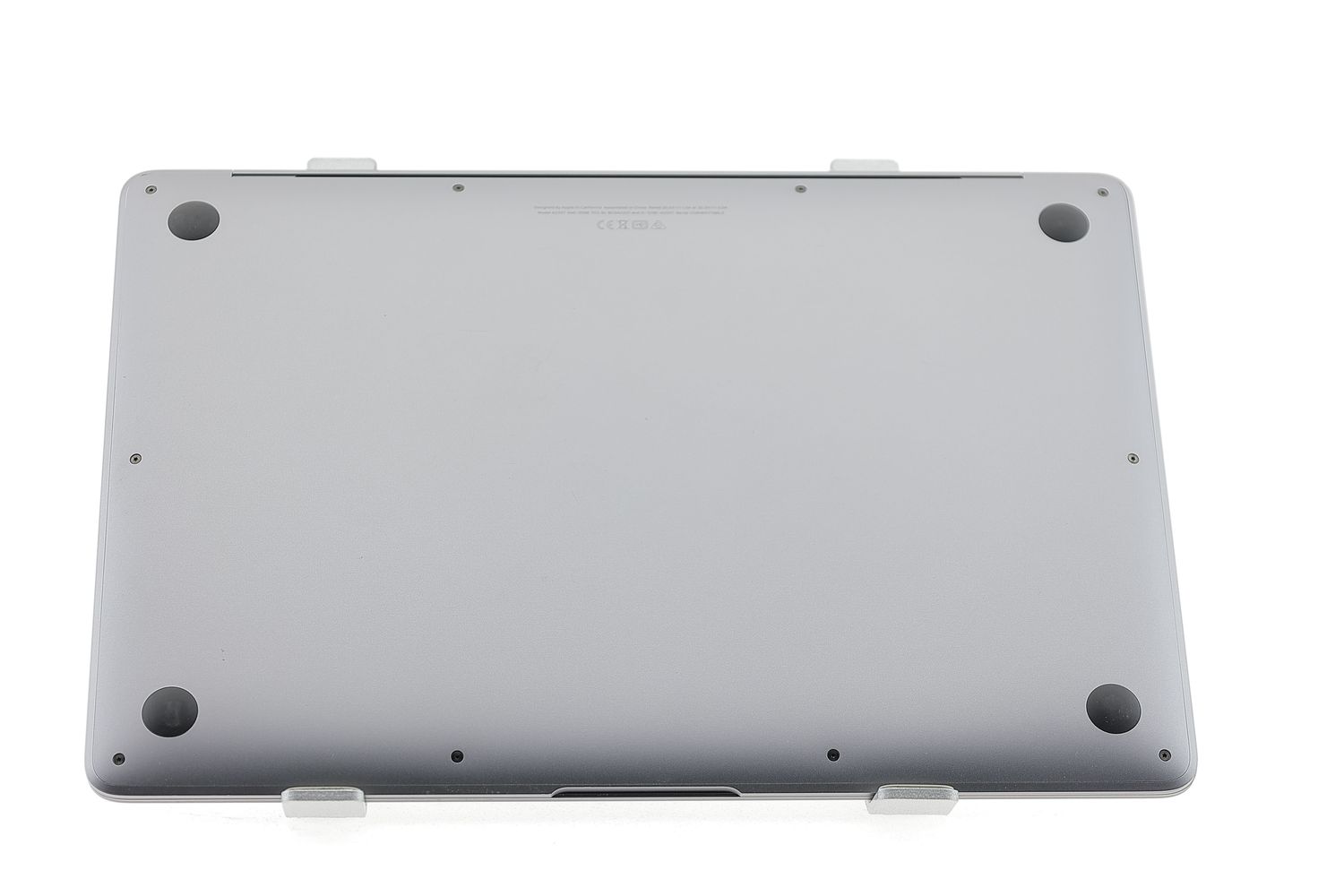 Apple MacBook Air 13″ 2020, M1 8 Cores, 8 GB, 8 core GPU 512 GB Space Gray - Много добро