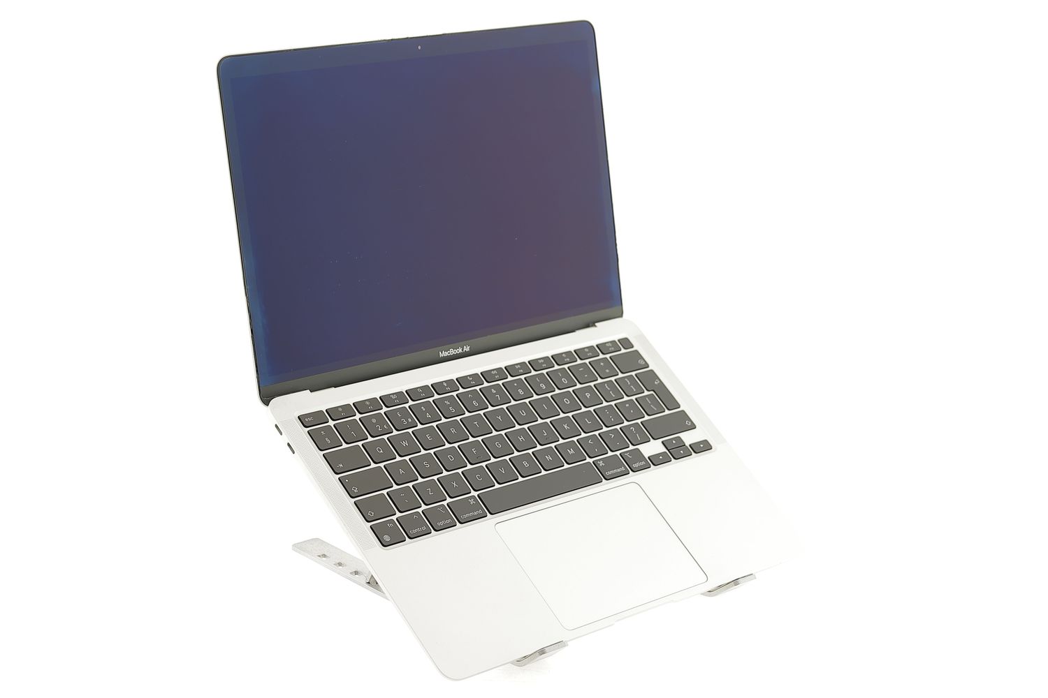 Apple MacBook Air 13″ 2020, i3 1.1 GHz, 8 GB, Intel Iris Plus 256 GB Silver - Kiváló