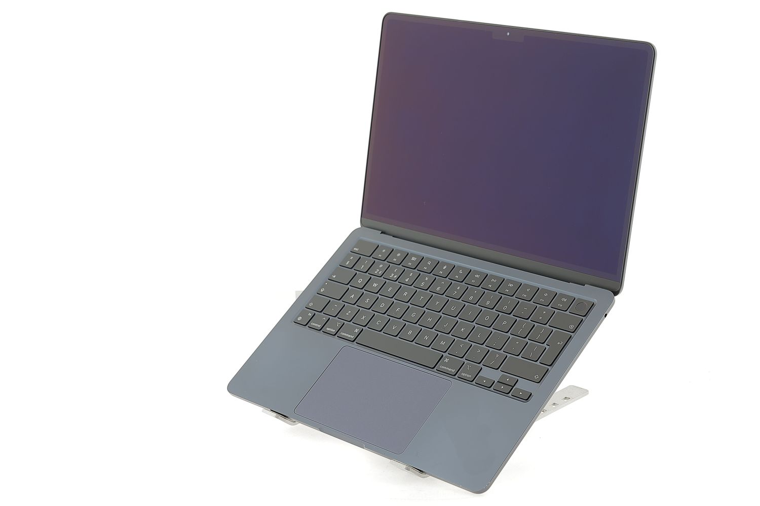 Apple MacBook Air 13″ 2022, M2 8 Cores, 8 GB, 8 core GPU 256 GB Midnight - Отлично