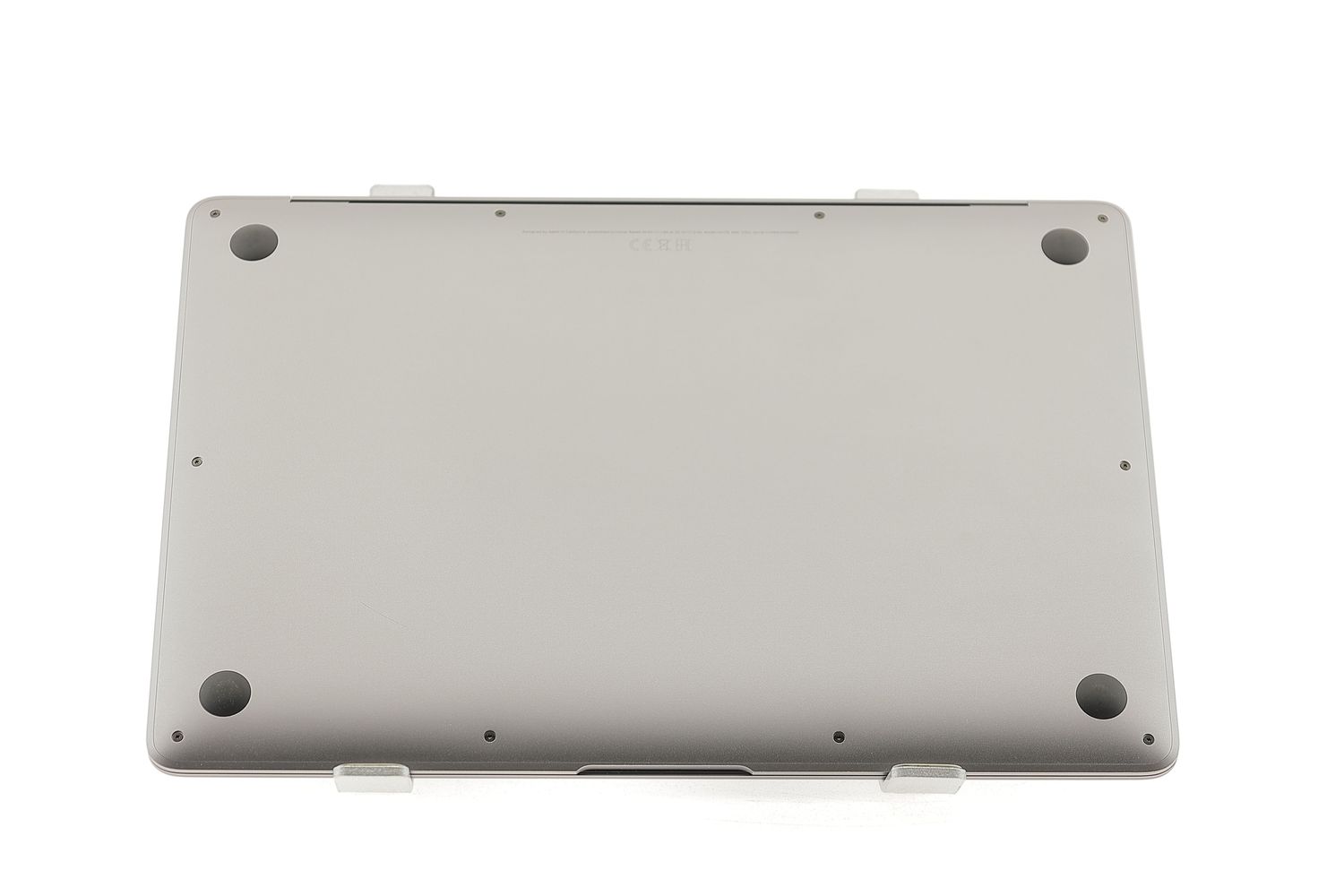 Apple MacBook Air 13″ 2020, i3 1.1 GHz, 8 GB, Intel Iris Plus 256 GB Space Gray - Като нов