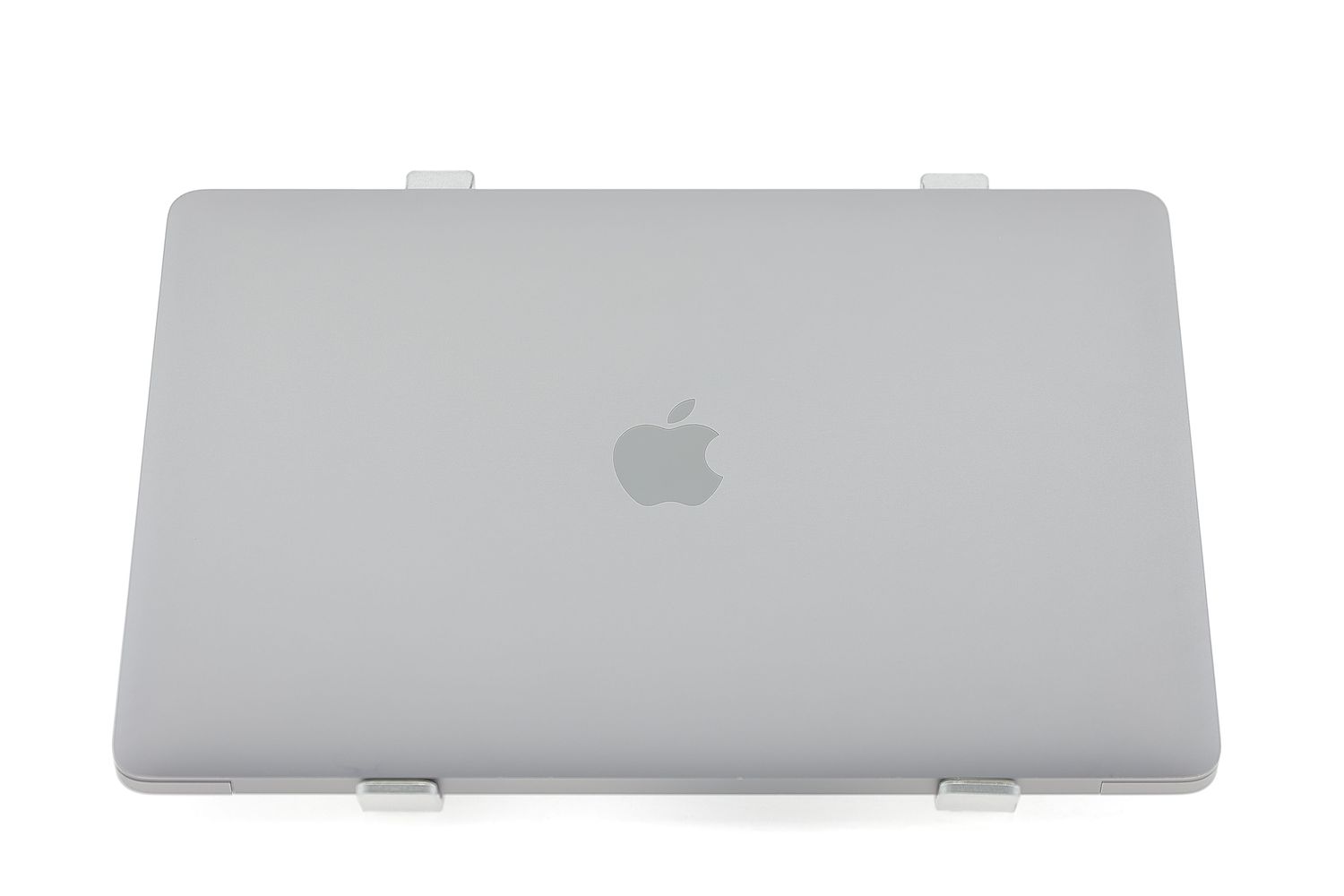 Apple MacBook Air 13″ 2020, i3 1.1 GHz, 8 GB, Intel Iris Plus 256 GB Space Gray - Excelent
