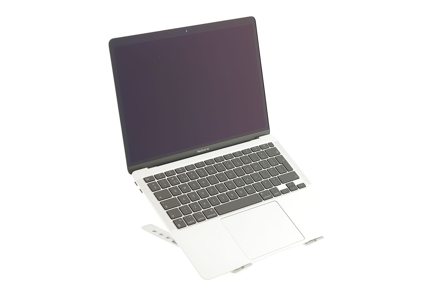Apple MacBook Air 13″ 2020, M1 8 Cores, 8 GB, 8 core GPU 512 GB Silver - Kiváló