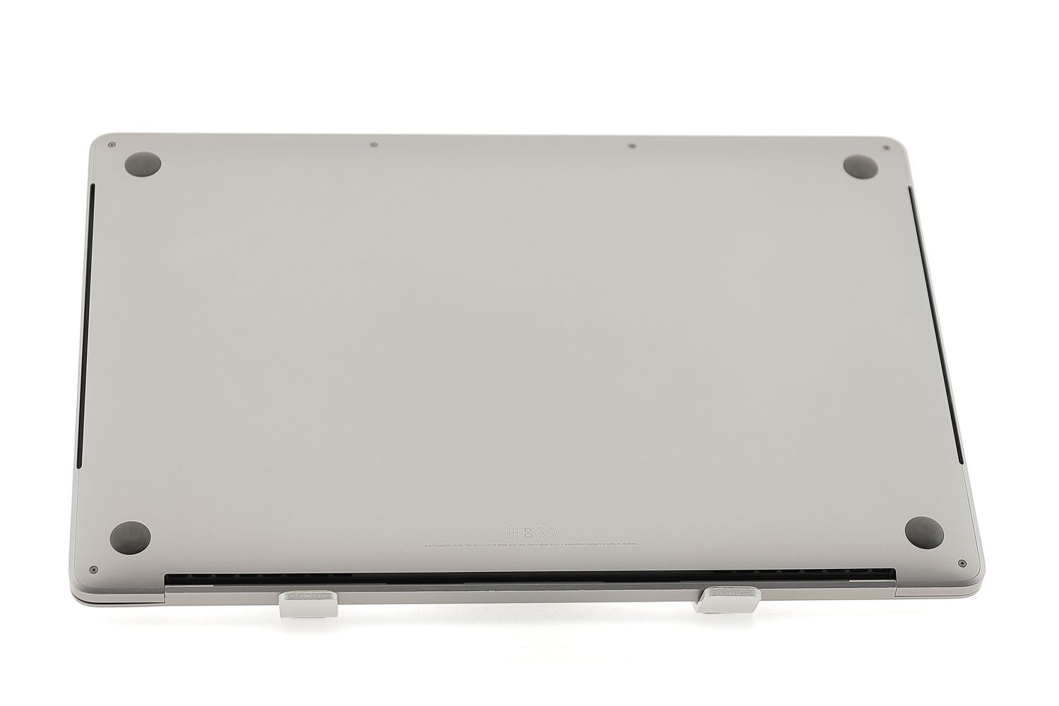 Apple MacBook Pro 15″ Touch Bar 2018, i7 2.2 GHz, 32 GB, AMD Radeon Pro 555X 512 GB Space Gray - Foarte bun