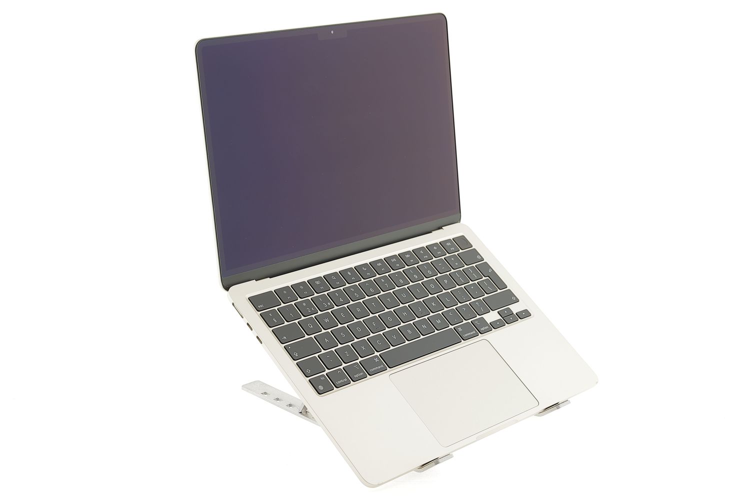 Apple MacBook Air 13″ 2024, M3 8 Cores, 8 GB, 8 core GPU 256 GB Starlight - Újszerű