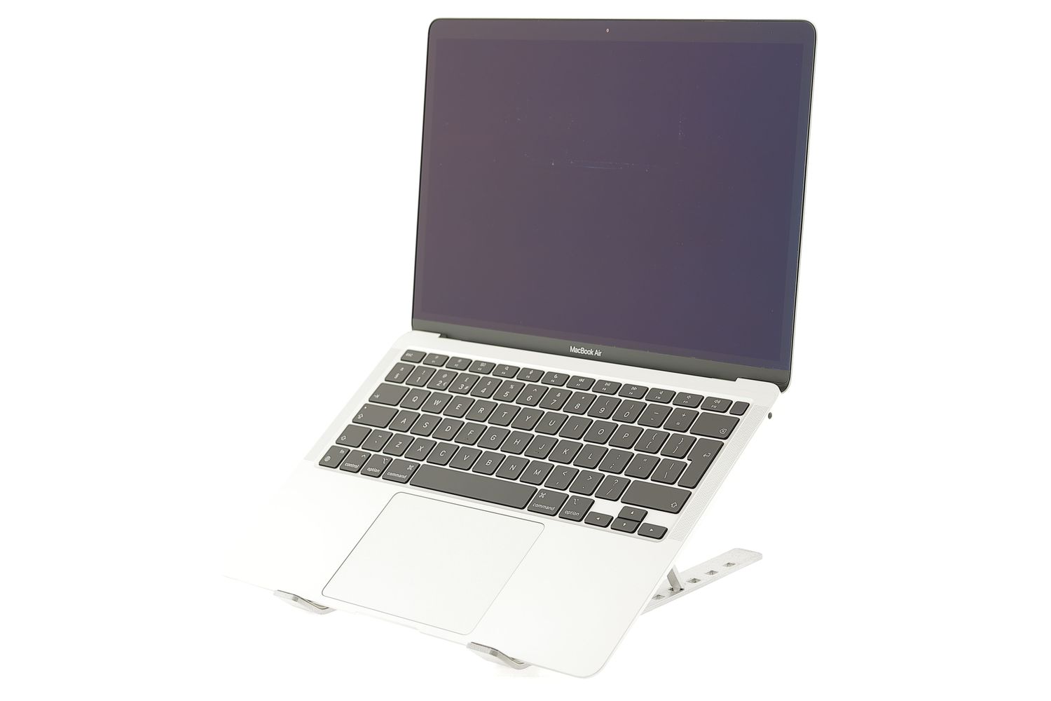Apple MacBook Air 13″ 2020, i5 1.1 GHz, 8 GB, Intel Iris Plus 256 GB Silver - Foarte bun